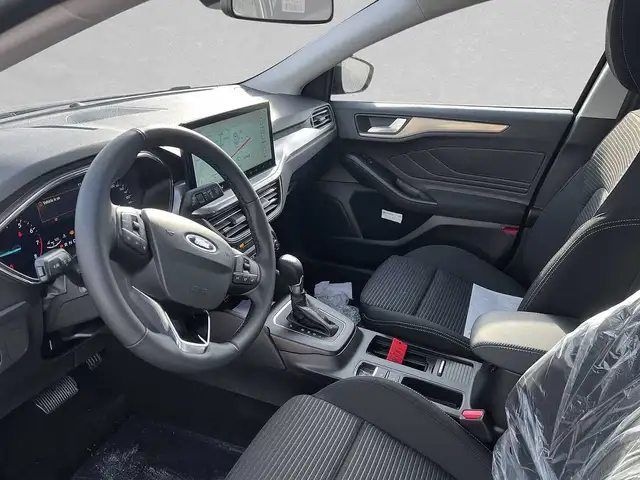 Ford Focus view 3