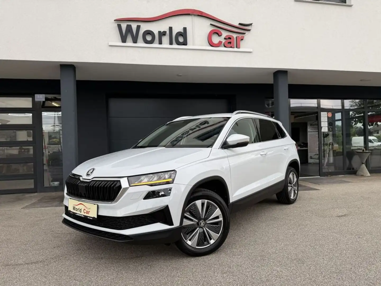 Skoda Karoq 2,0 TDI DSG Style LED-NAVI-AHK-VIRTUAL Weiß - 1