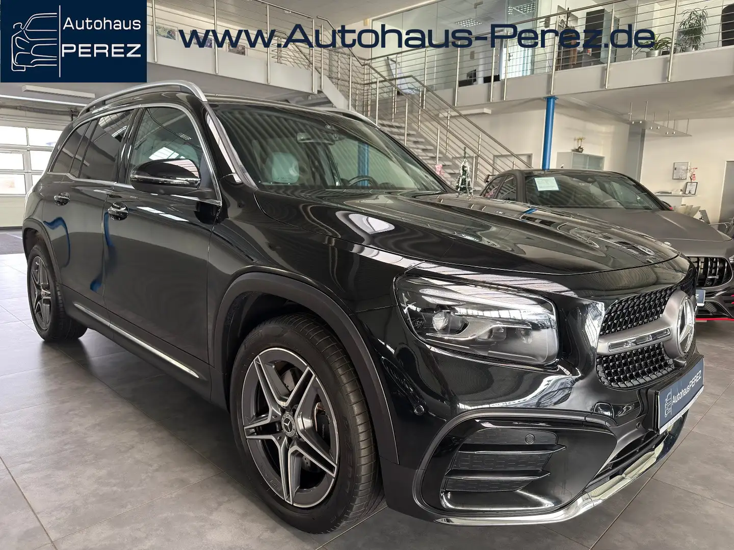 Mercedes-Benz GLB 250 4M AMG PREMIUM+ DISTR.-AHK-PANO-OFFROAD! Schwarz - 1