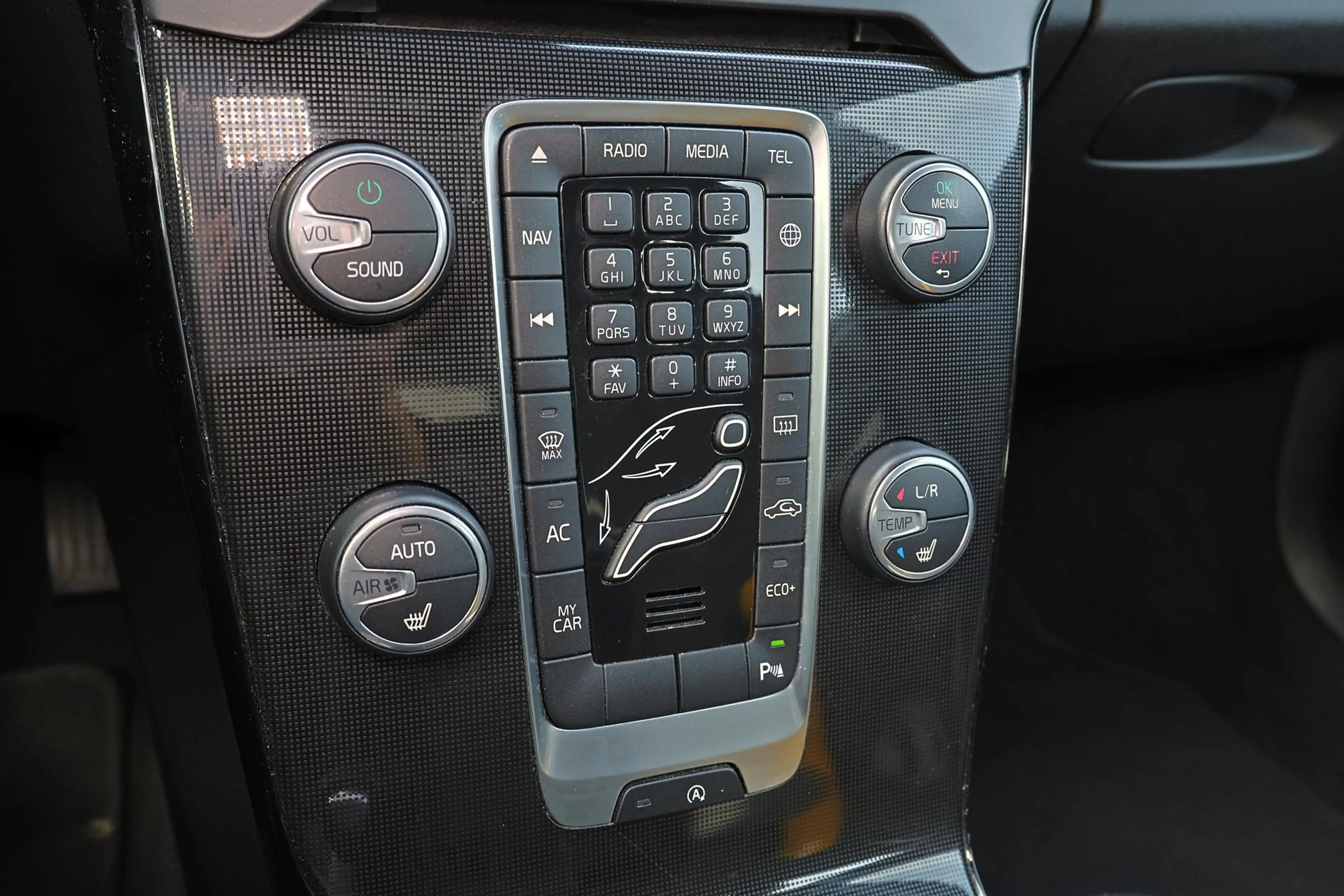 Volvo V40 Cross Country T3 Dynamic Edition - LED koplampen - Navigatie - V — photo 8