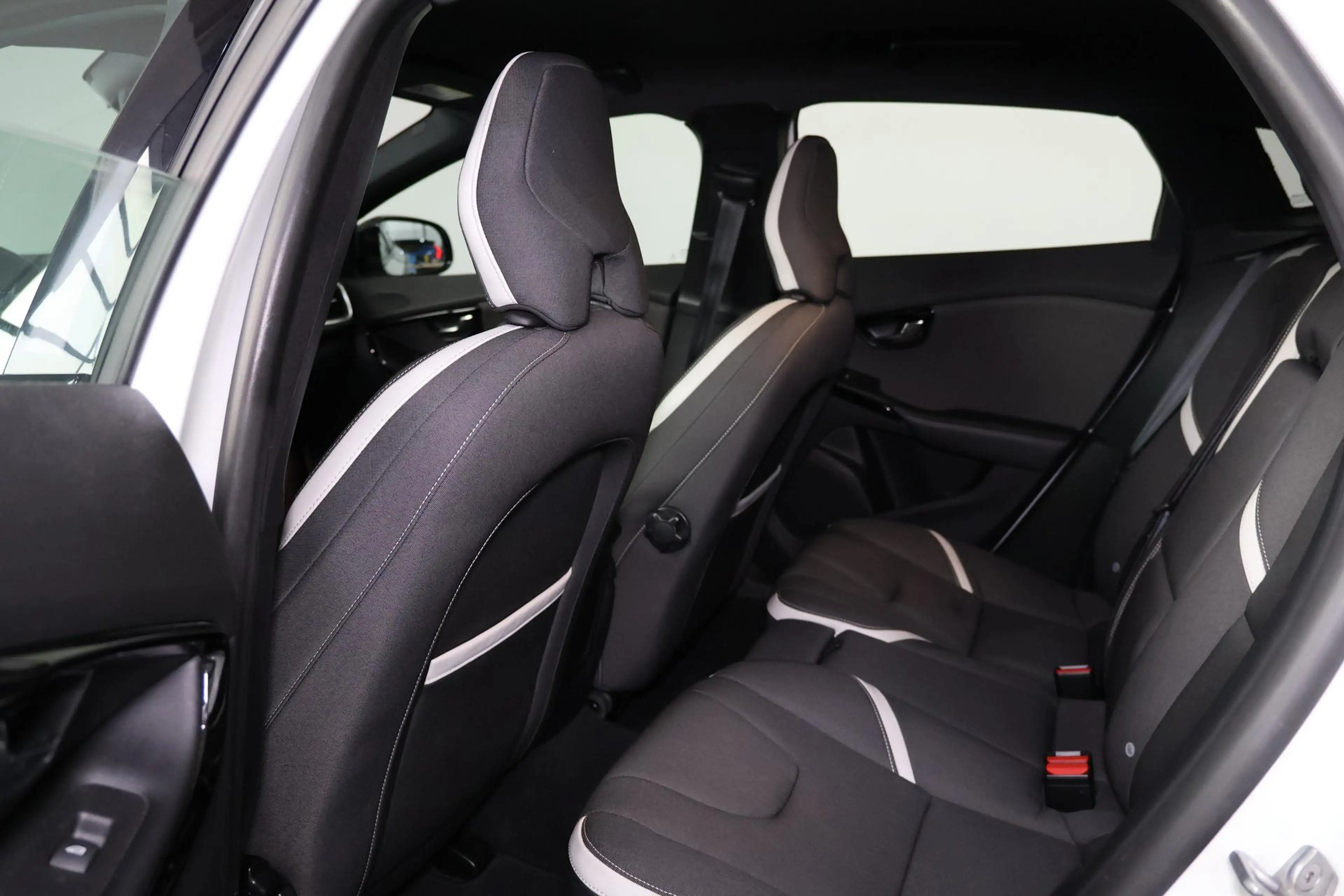 Volvo V40 Cross Country T3 Dynamic Edition - LED koplampen - Navigatie - V — photo 14