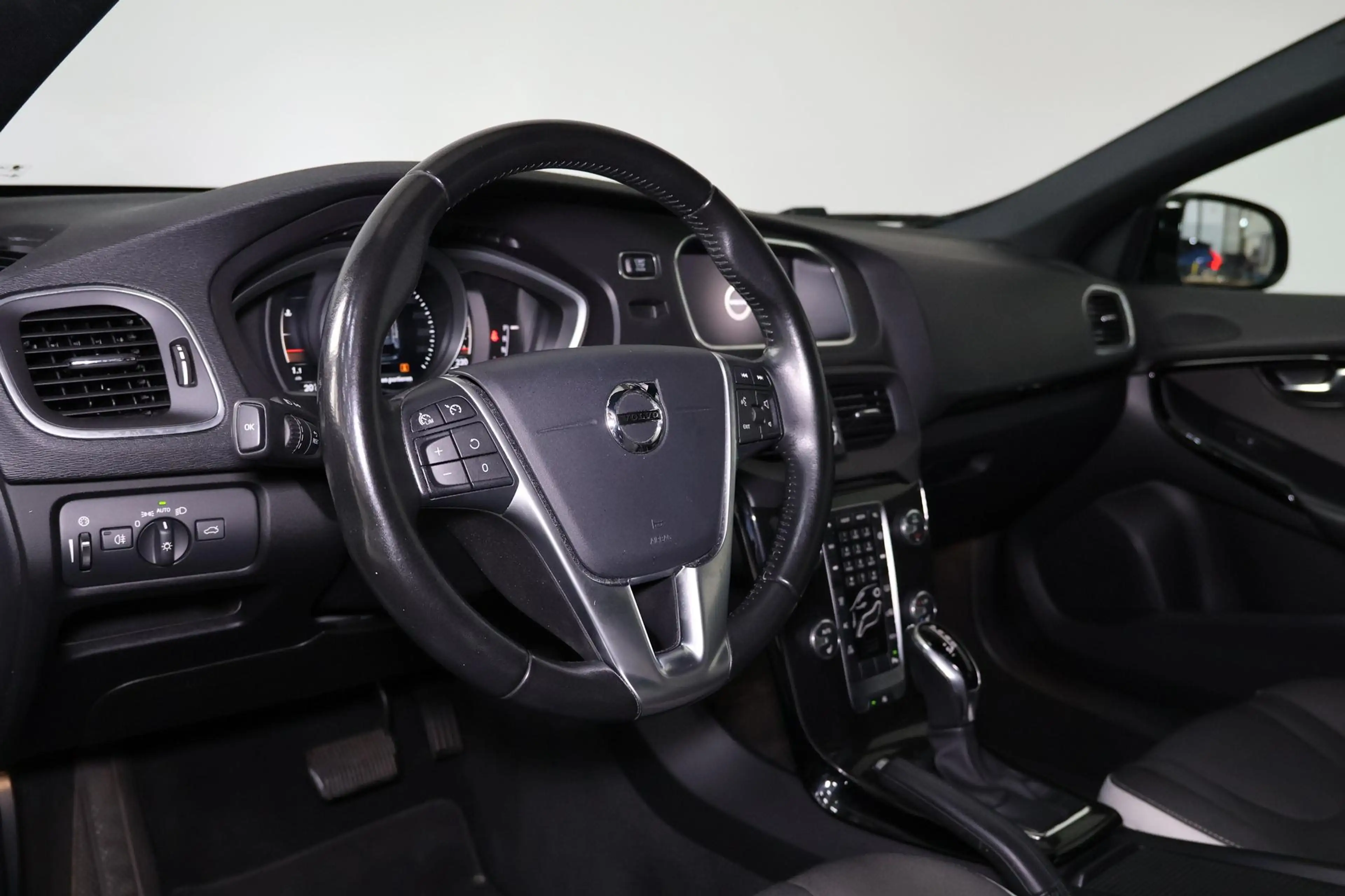 Volvo V40 Cross Country T3 Dynamic Edition - LED koplampen - Navigatie - V — photo 12