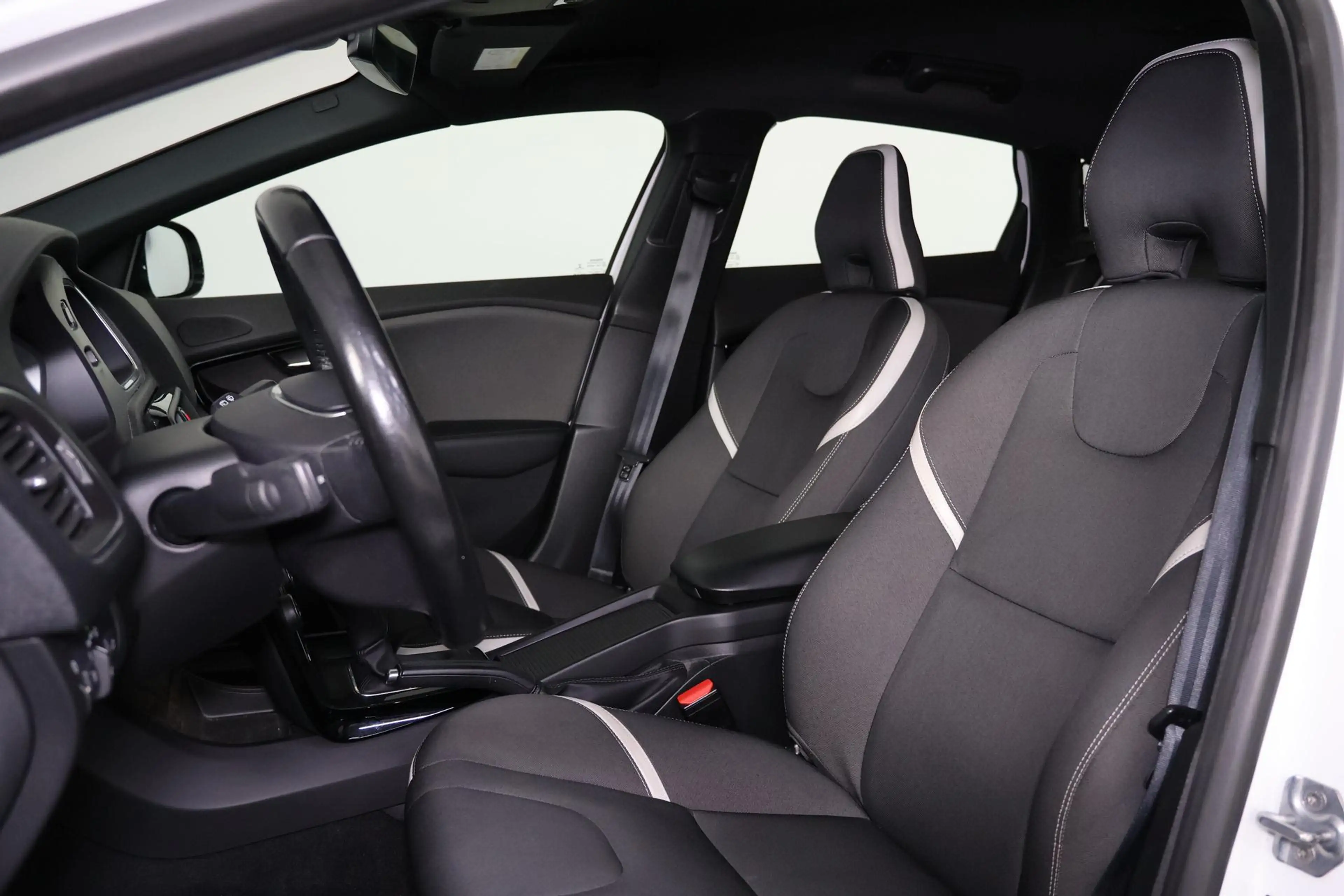 Volvo V40 Cross Country T3 Dynamic Edition - LED koplampen - Navigatie - V — photo 13