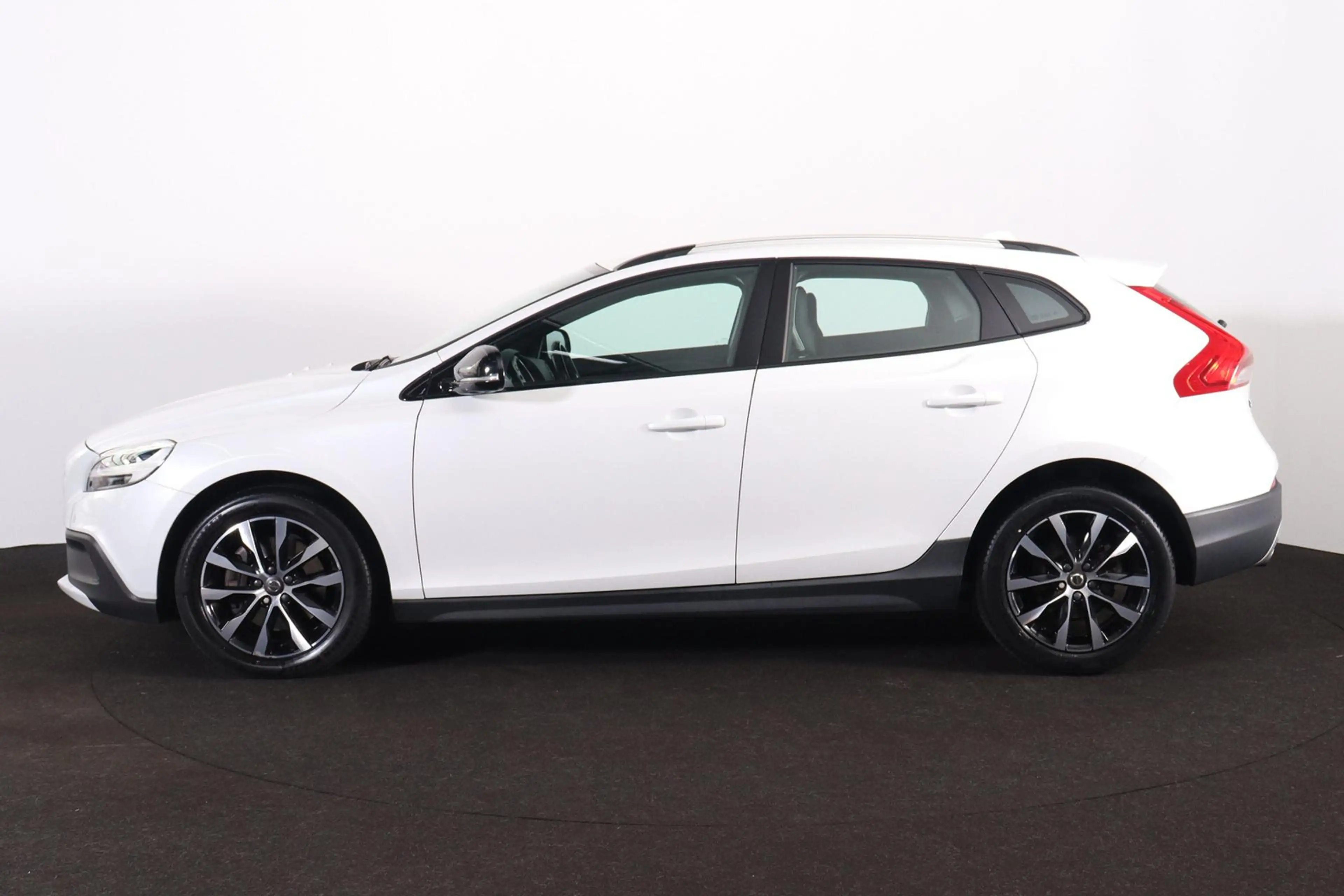 Volvo V40 Cross Country T3 Dynamic Edition - LED koplampen - Navigatie - V — photo 3