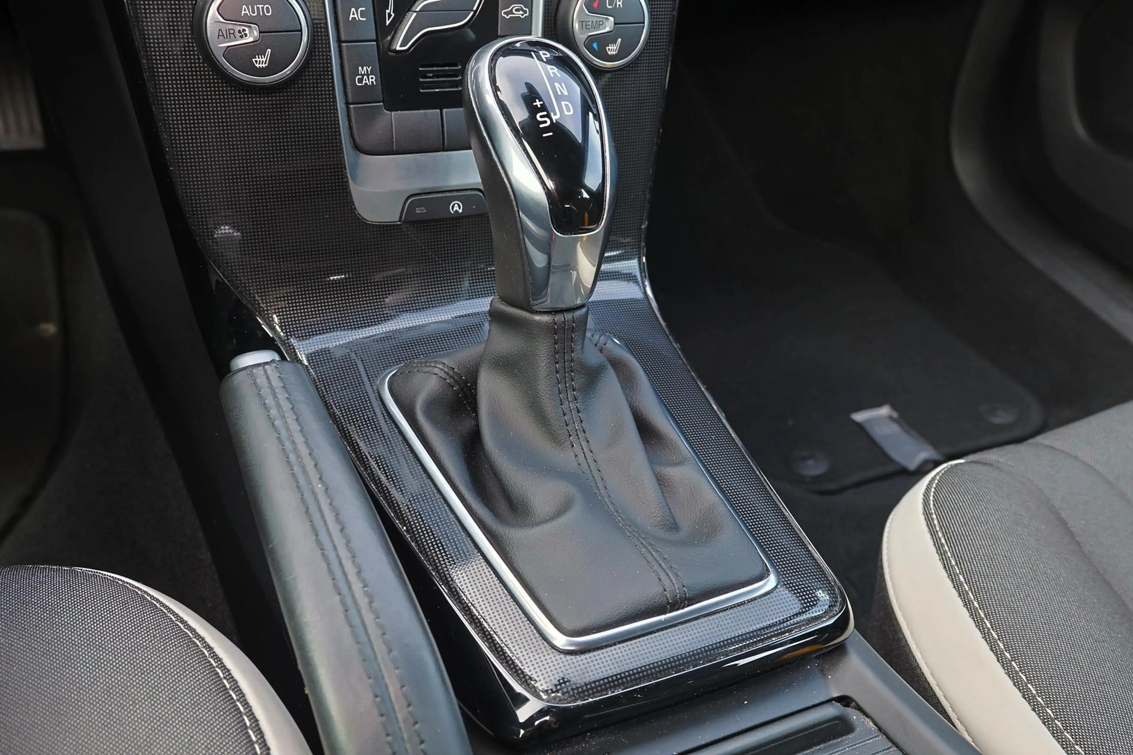 Volvo V40 Cross Country T3 Dynamic Edition - LED koplampen - Navigatie - V — photo 9