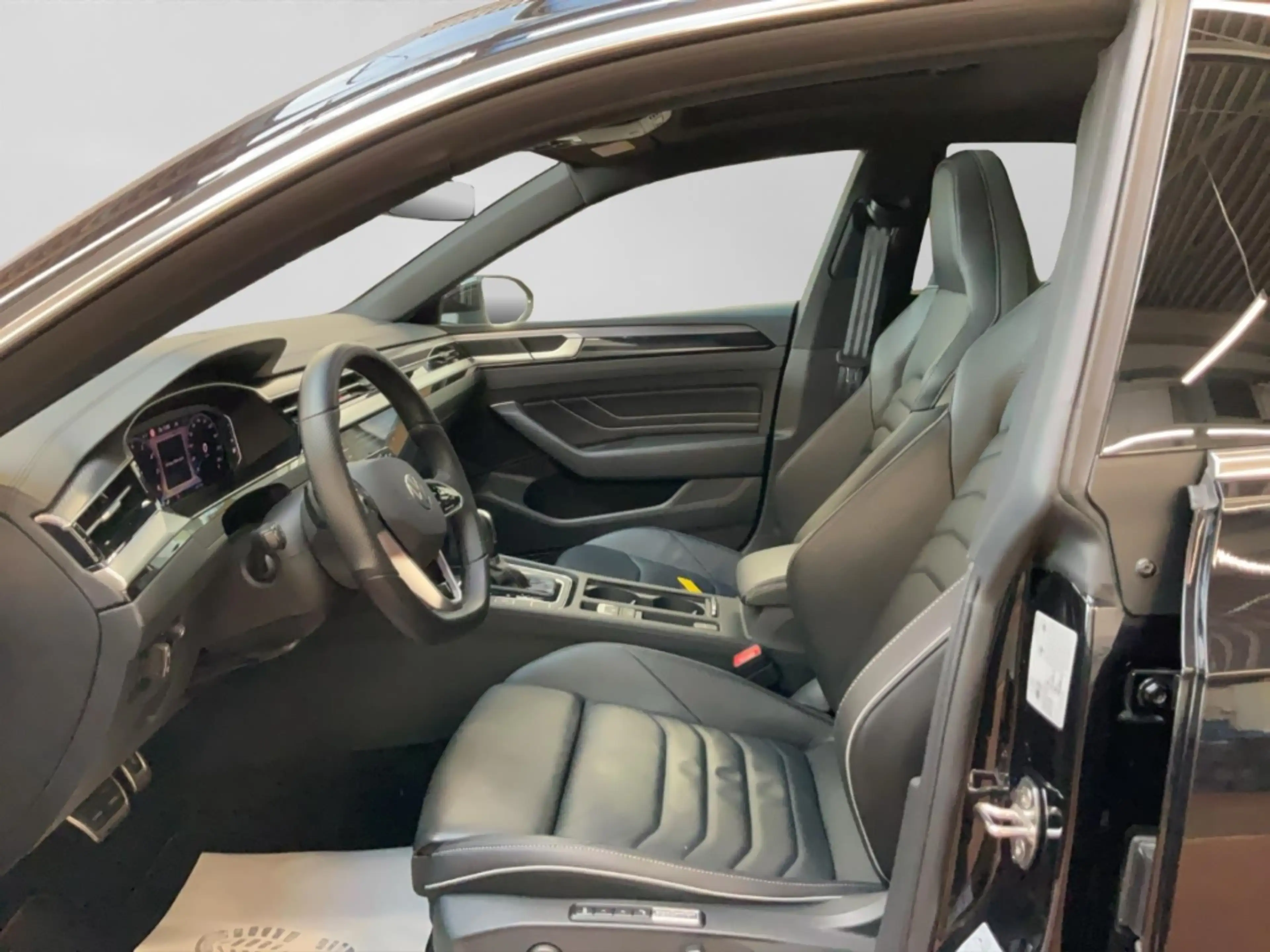 Volkswagen Arteon 2.0 TSI R-Line 4Motion Alu Matrix-LED AHK Pano Nav — photo 8
