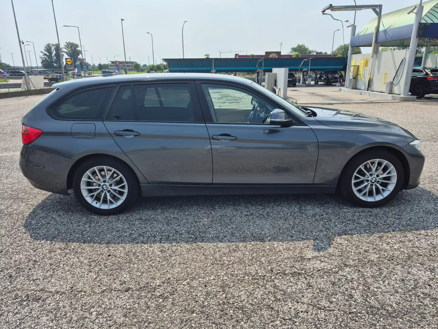 BMW 320 320d Touring Futura c/pelle 184cv - 2