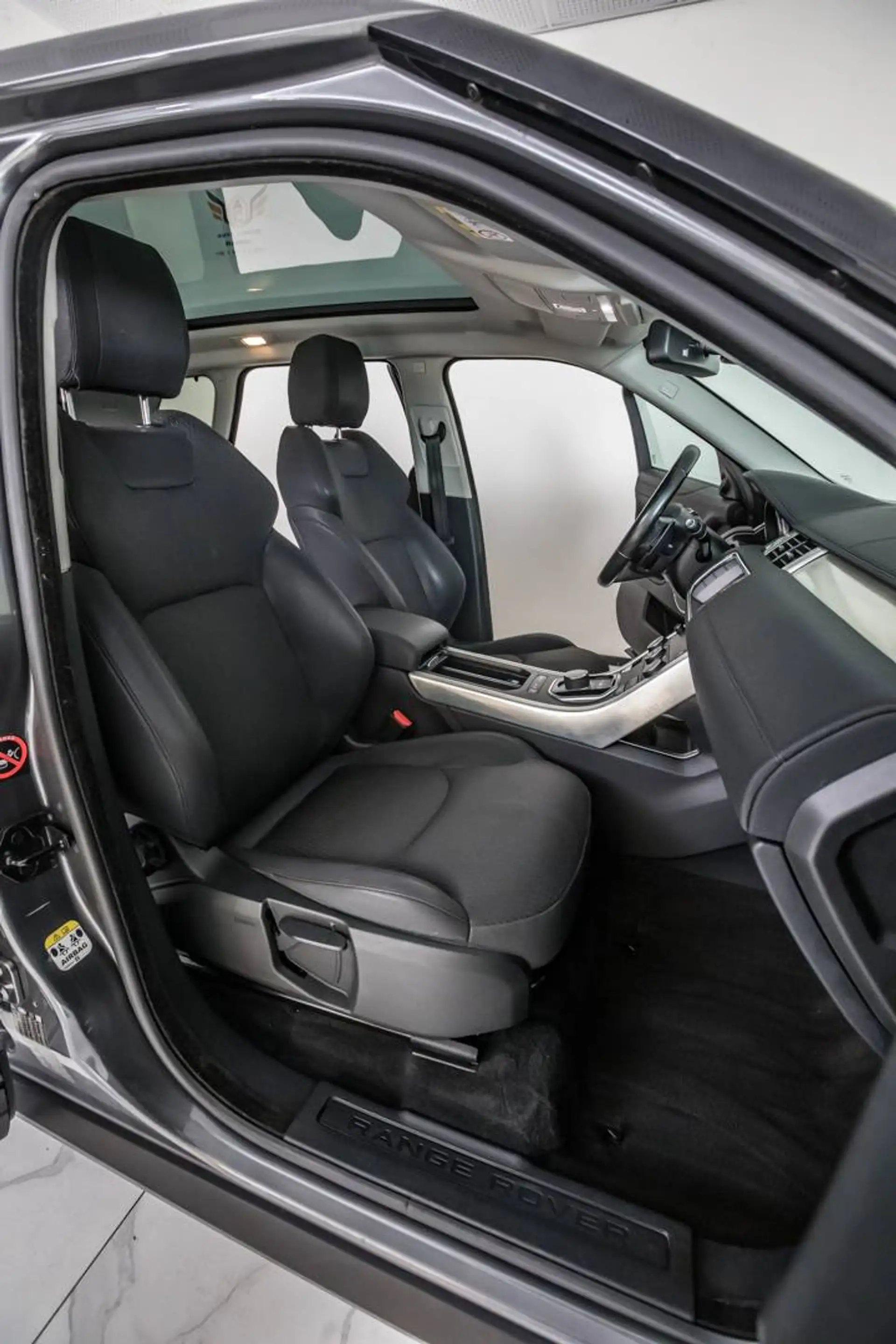 Land Rover Range Rover Evoque 2.0 4WD (EU6d-TEMP) — photo 12