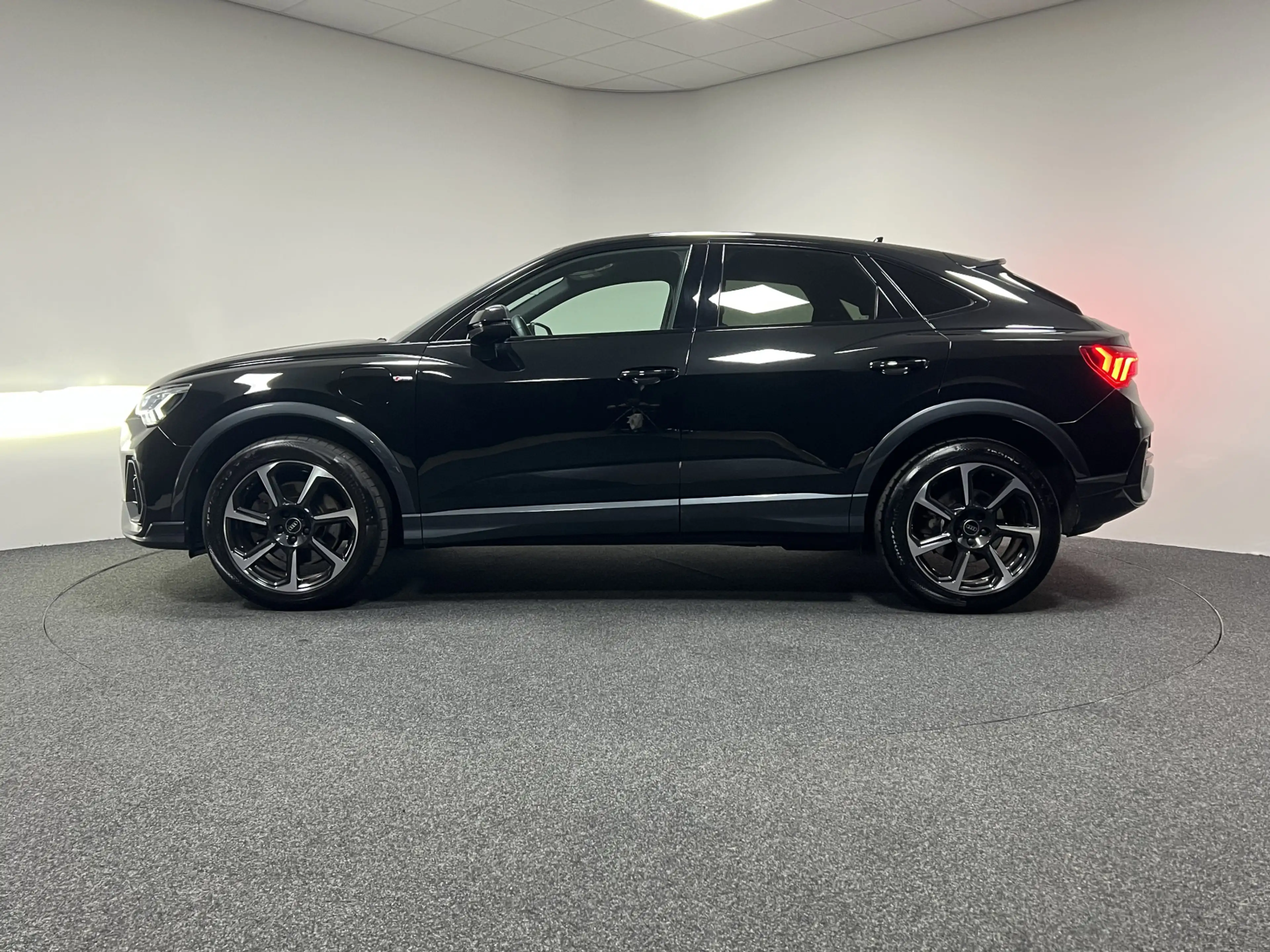 Audi Q3 Sportback 45 TFSI e S Edition | 2X S-LINE | STOEL- — photo 5