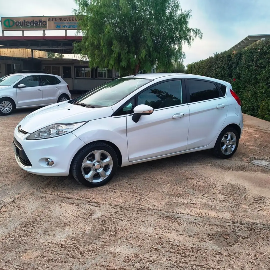 Ford Fiesta Fiesta 1.4 TDCi 5p. Titanium Blanc - 2