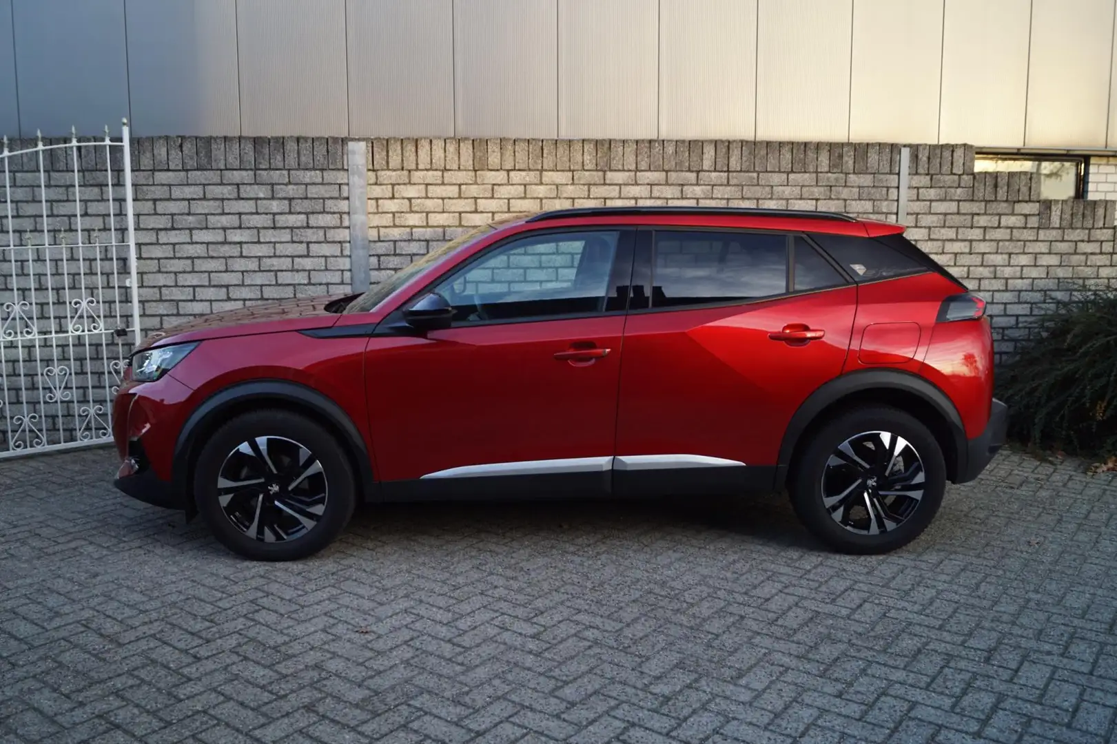 Peugeot 2008 1.2 PureTech Allure Pack Autom Half Leder/Stof Spo Rood - 2