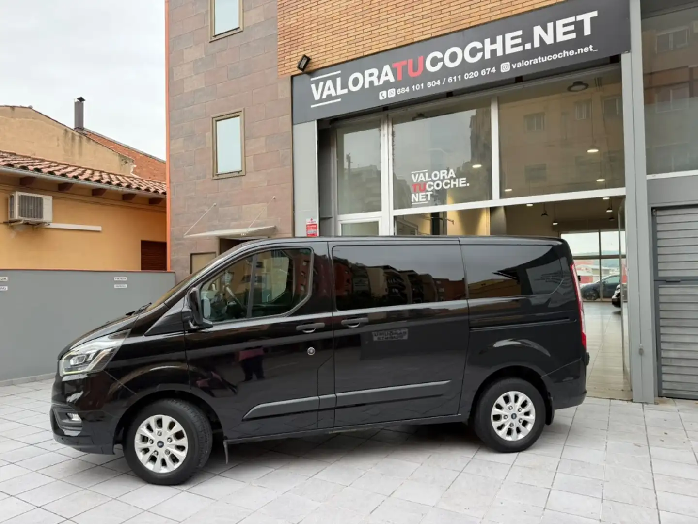Ford Tourneo Custom 2.0 EcoBlue Trend 130 Negro - 2
