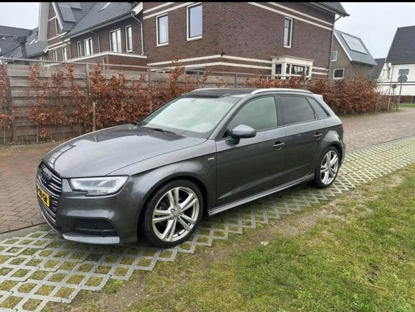 Audi A3 35 TFSI CoD Adv Sp Szary - 1