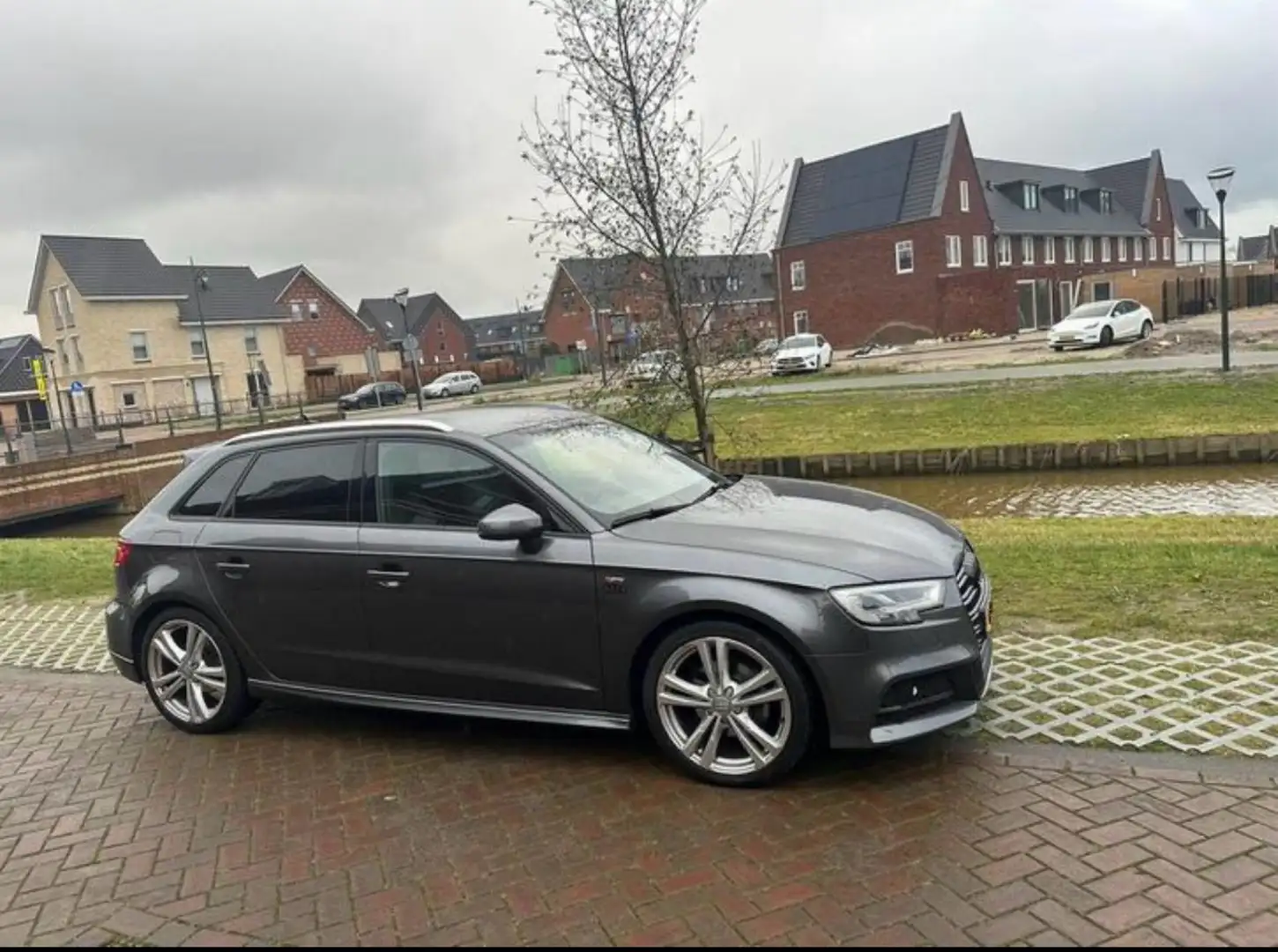 Audi A3 35 TFSI CoD Adv Sp Grijs - 2