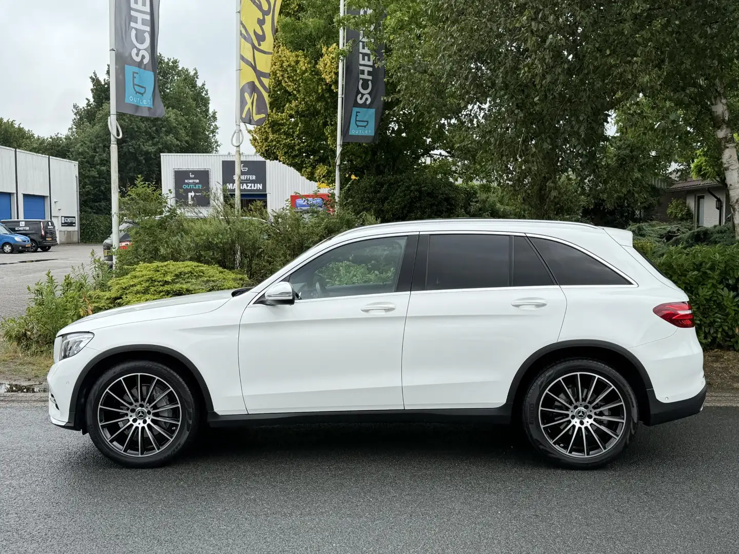 Mercedes-Benz GLC 300 4MATIC 245PK AMG•Pano Wit - 2