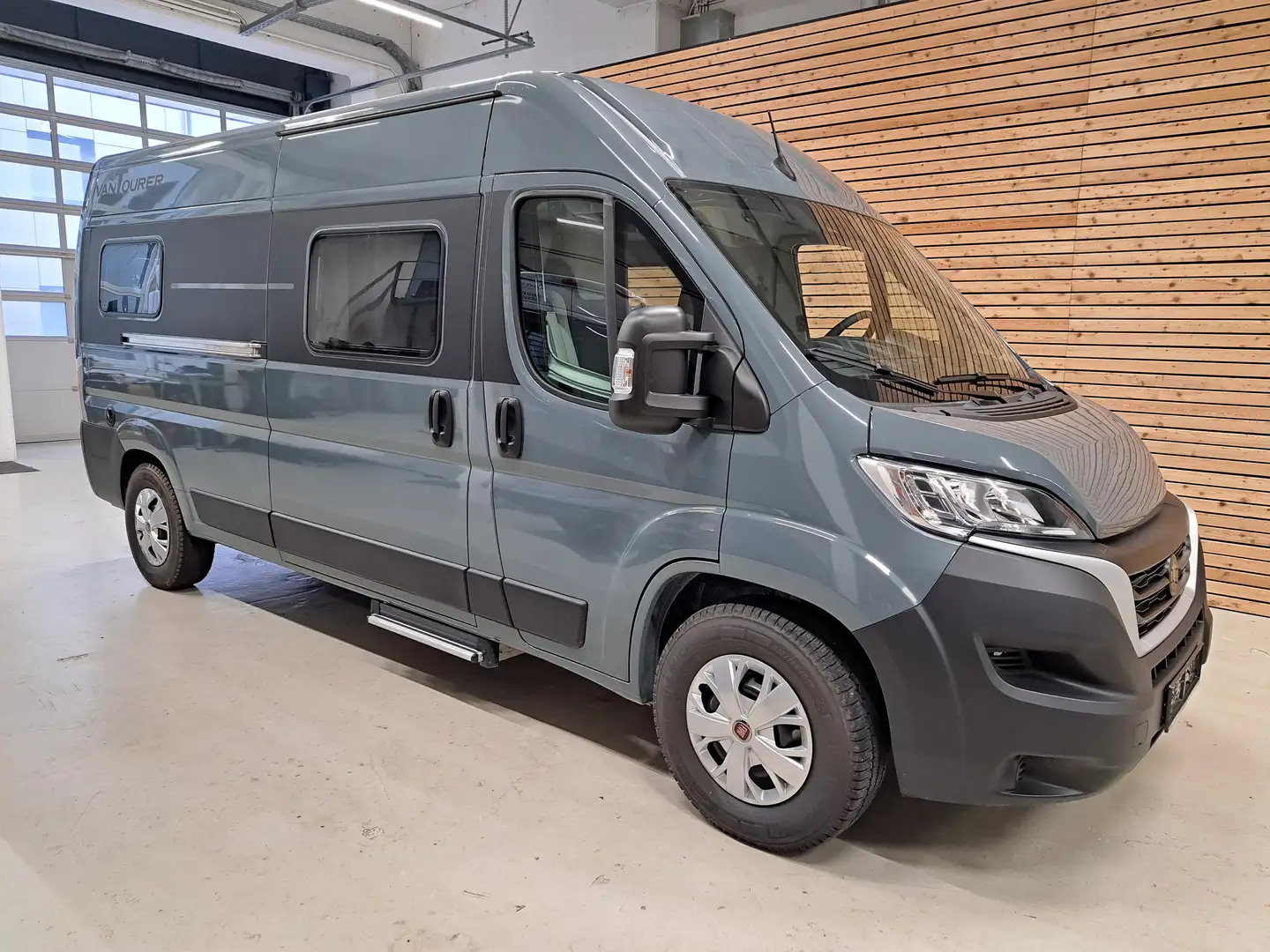 VanTourer 600 D – Neufahrzeug – TOP-Ausstattung Grau - 1