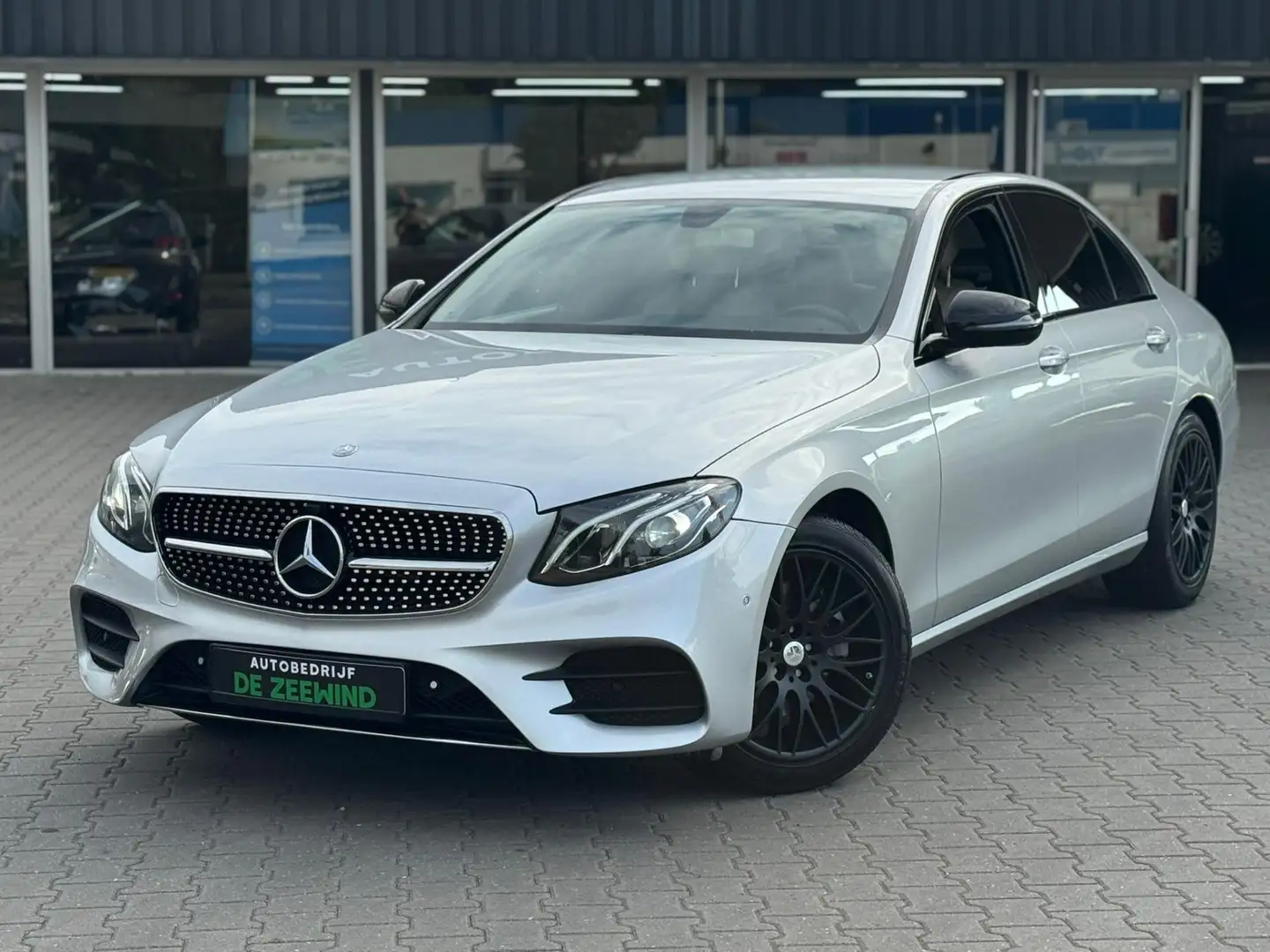Mercedes-Benz E 200 AMG look|navi|camera|PDC Grijs - 2