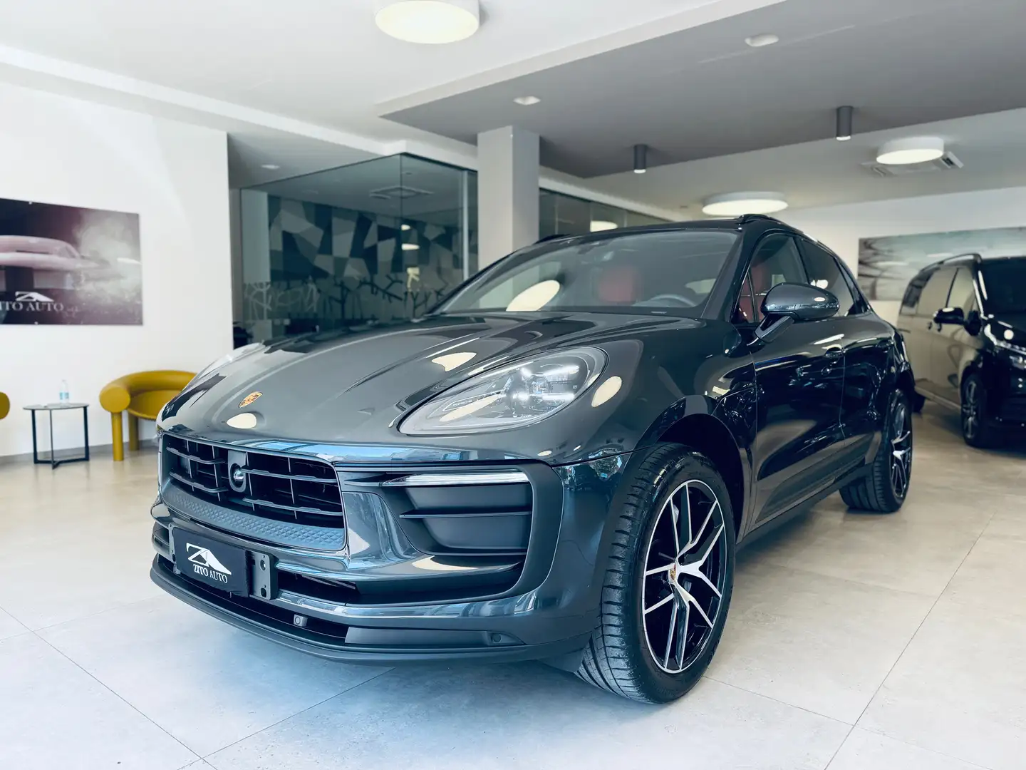 Porsche Macan 2023 2.0 265cv pdk TETTO/BOSE/20" Grijs - 1