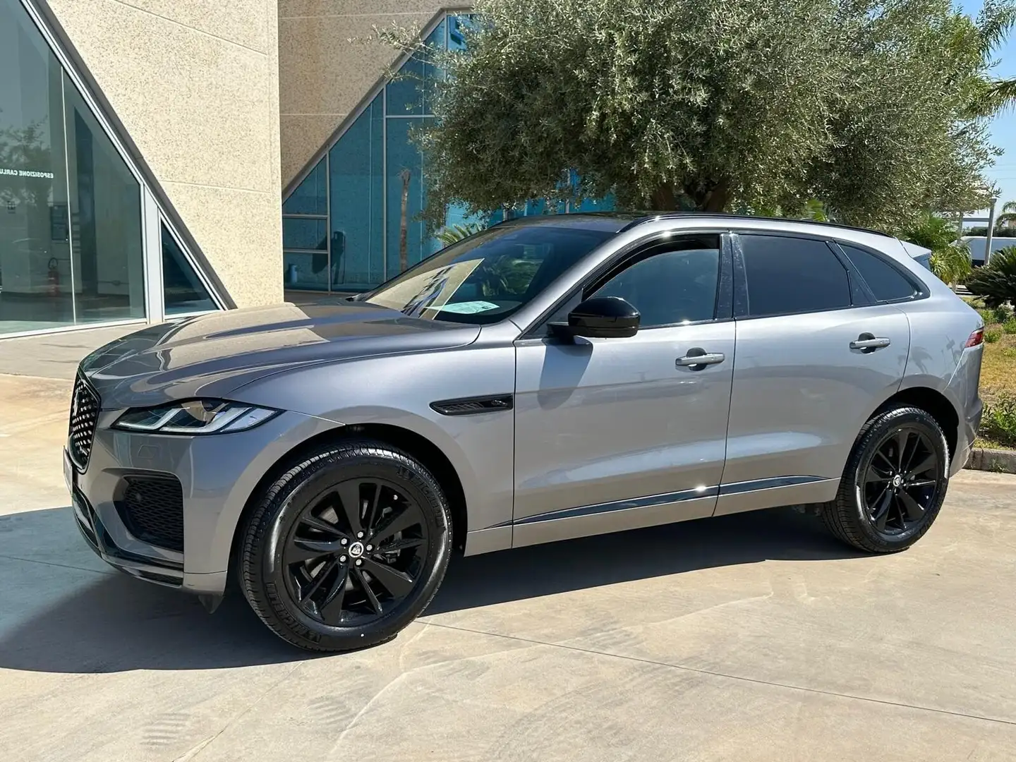 Jaguar F-Pace R-Dynamic Anticipo €11.500 noleggio no scoring Gris - 2