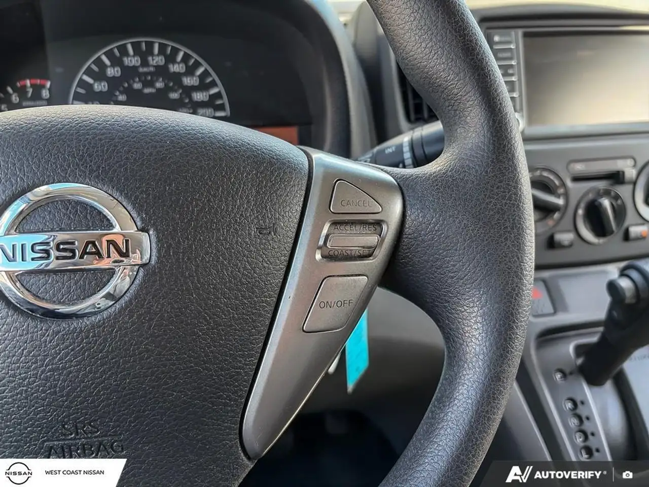 Nissan NV200 снимка Nissan NV200
