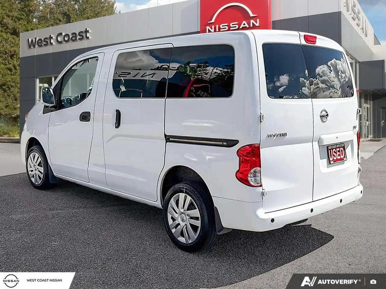 Nissan NV200 снимка Nissan NV200