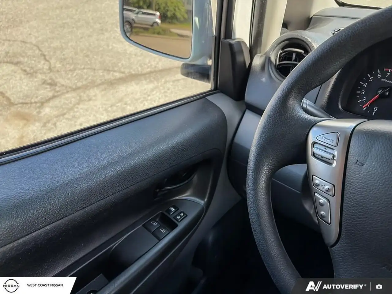 Nissan NV200 снимка Nissan NV200