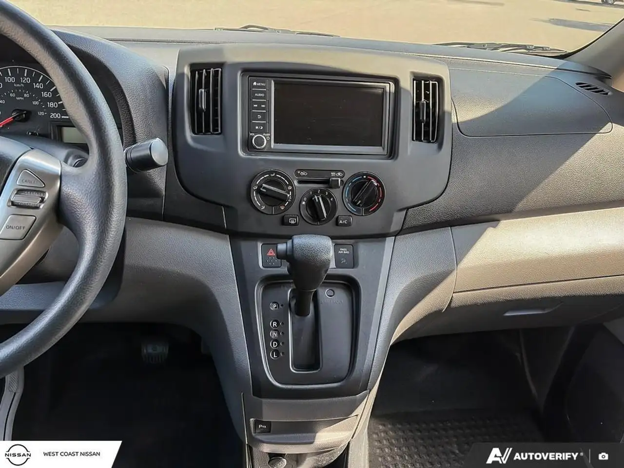 Nissan NV200 снимка Nissan NV200