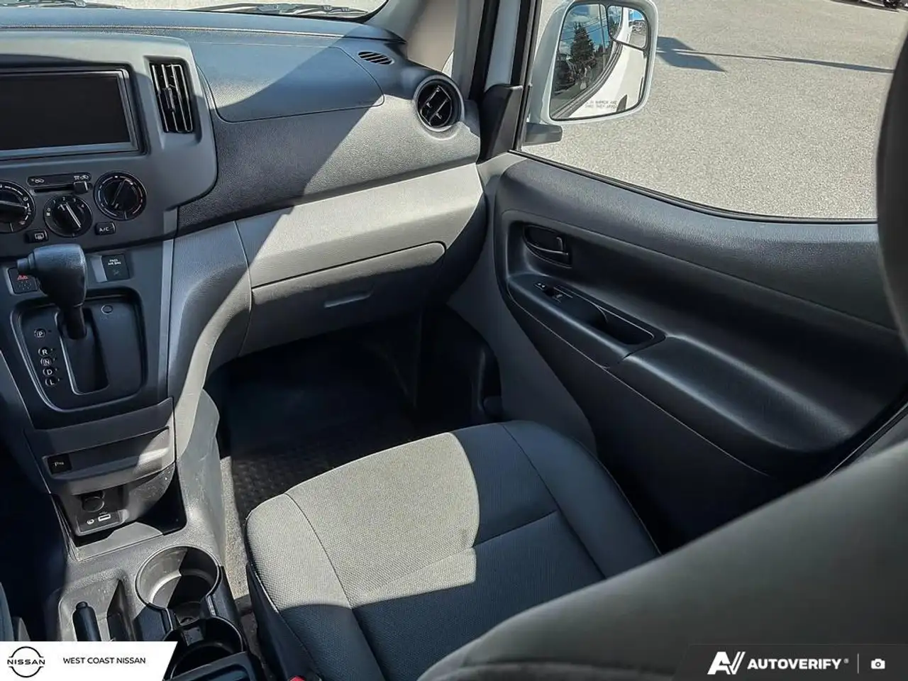 Nissan NV200 снимка Nissan NV200