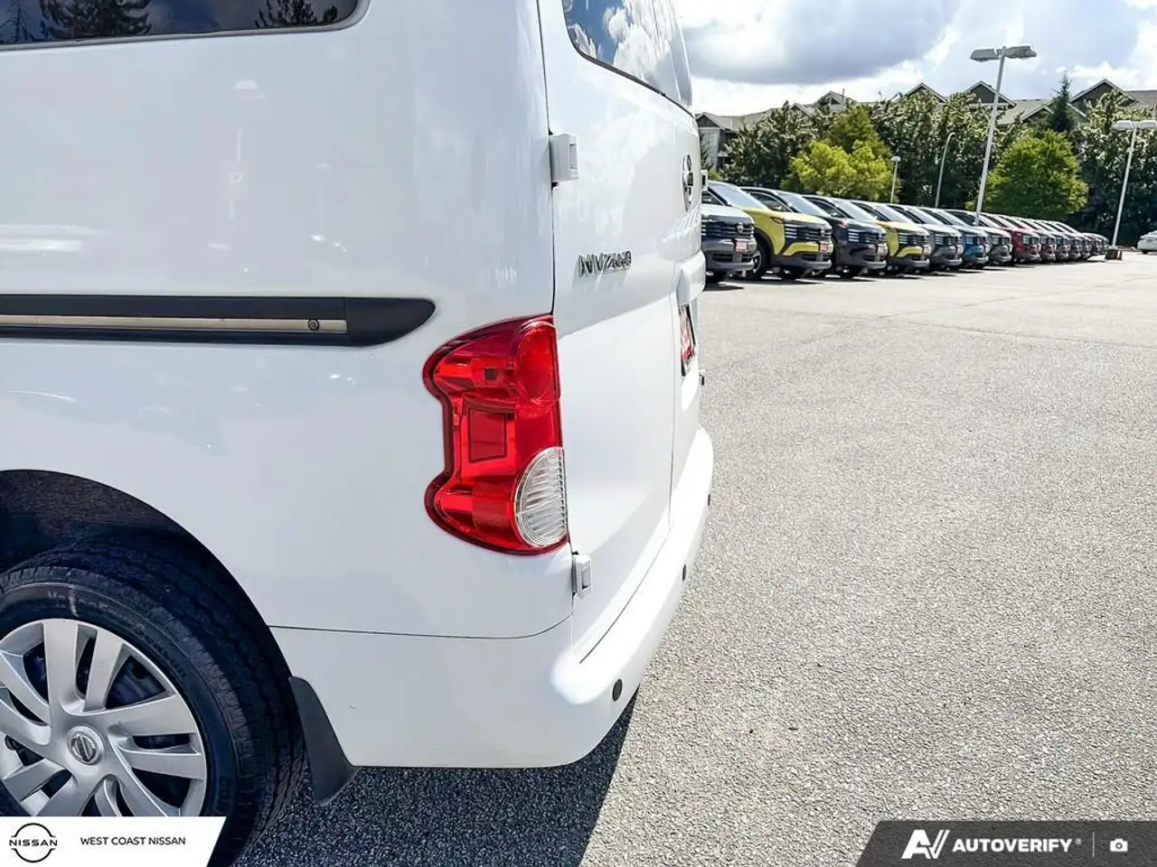 Nissan NV200 снимка Nissan NV200