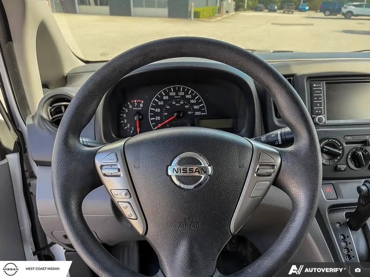 Nissan NV200 снимка Nissan NV200