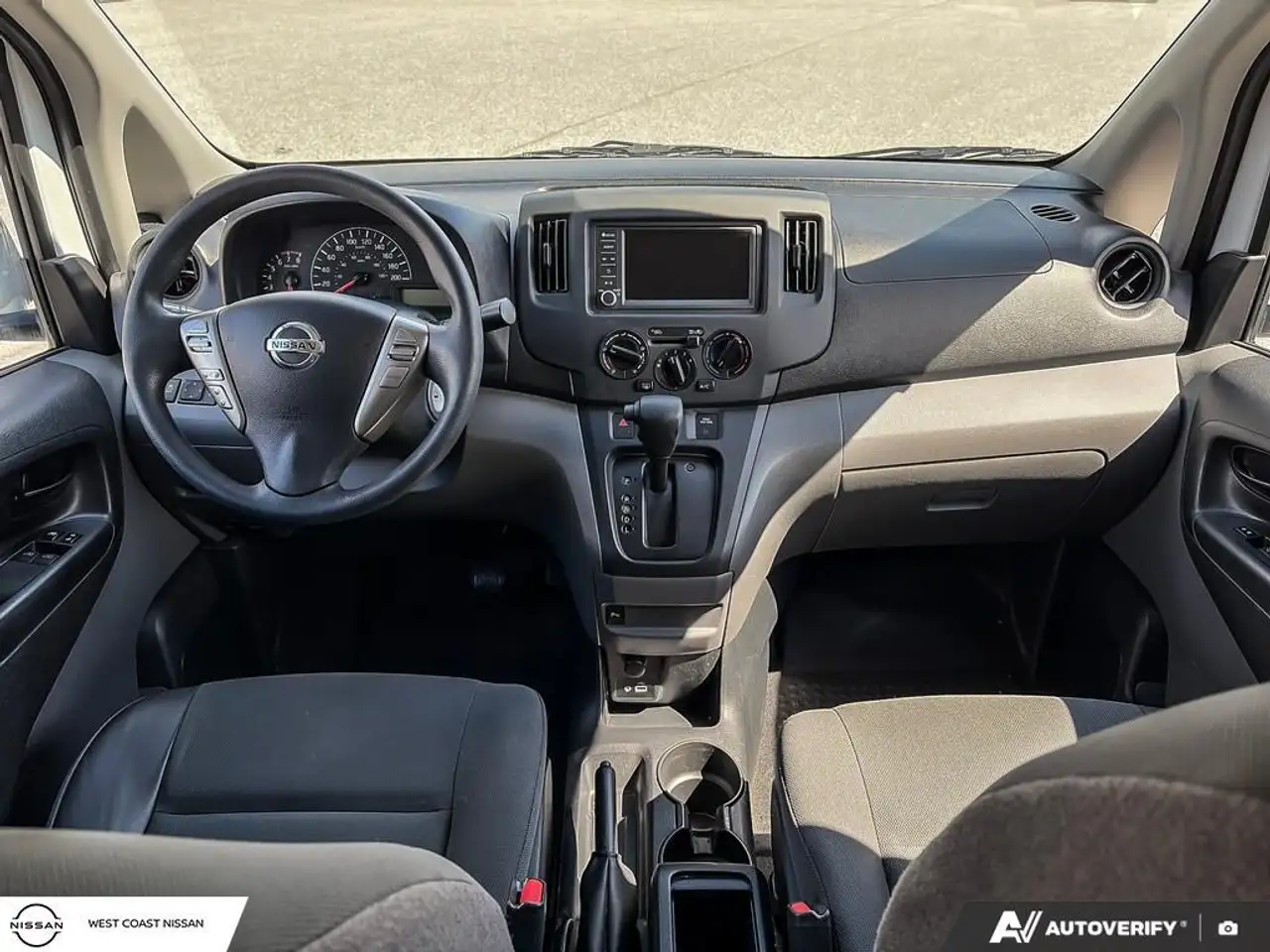 Nissan NV200 снимка Nissan NV200