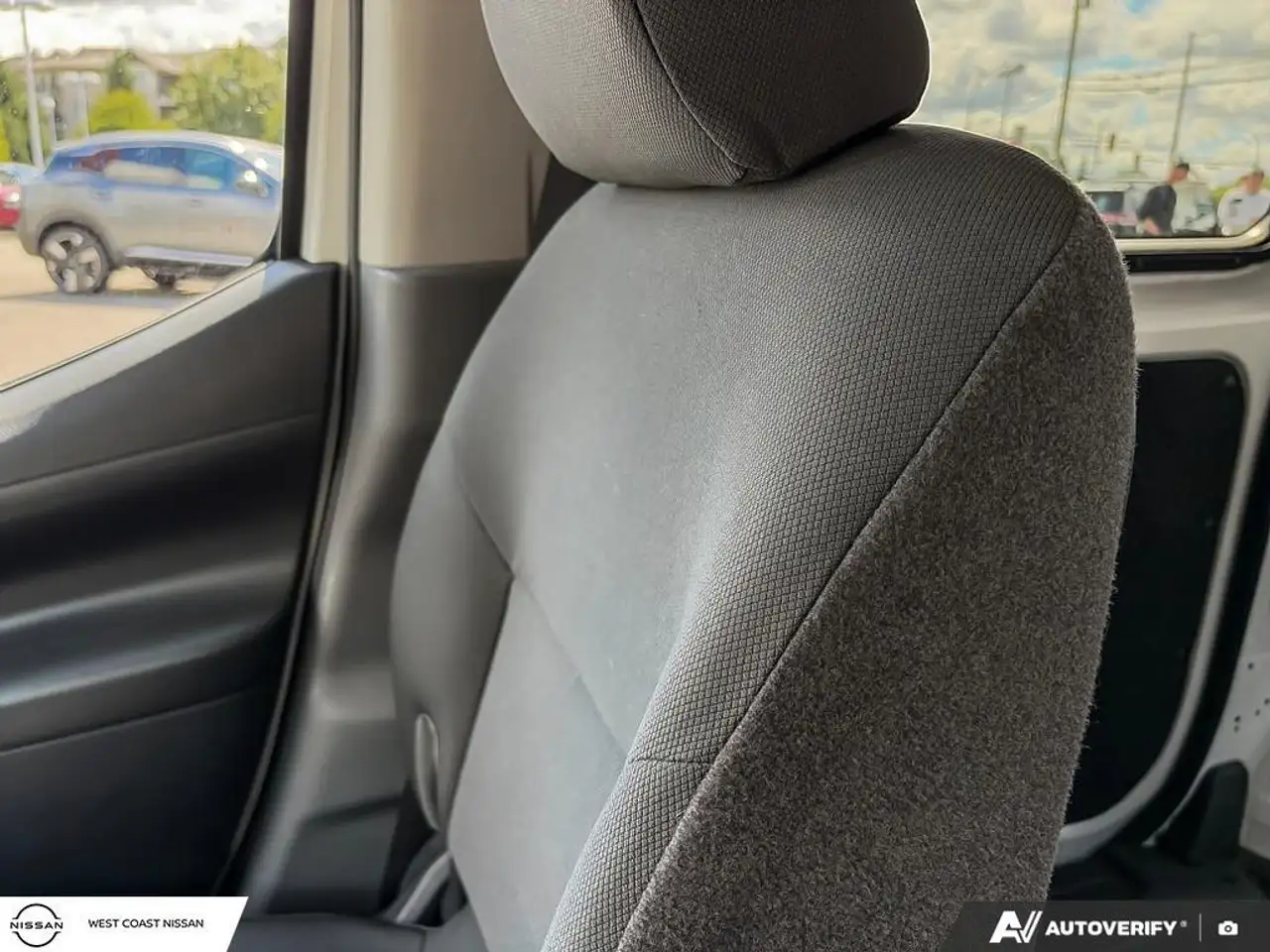 Nissan NV200 снимка Nissan NV200