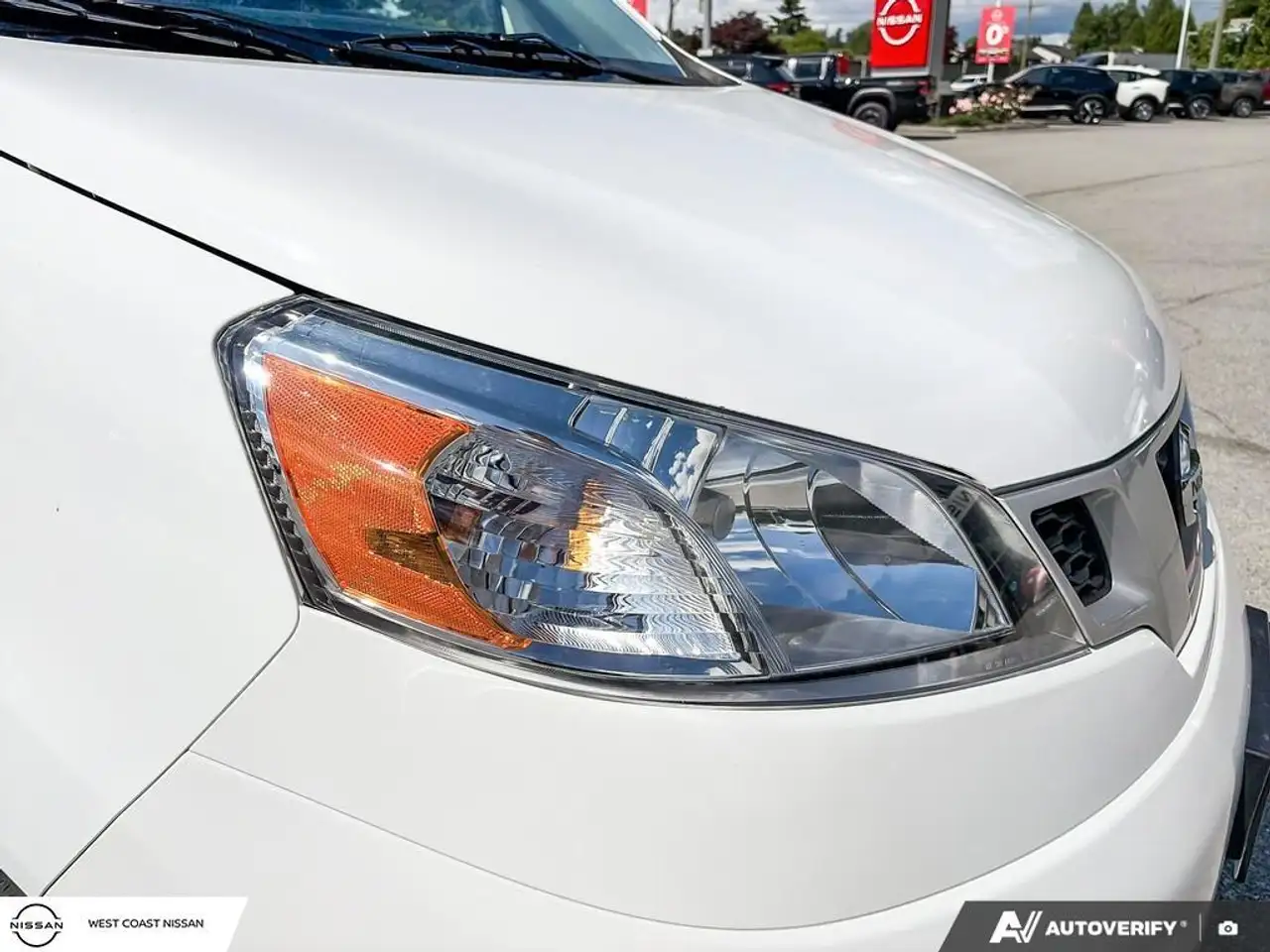 Nissan NV200 снимка Nissan NV200