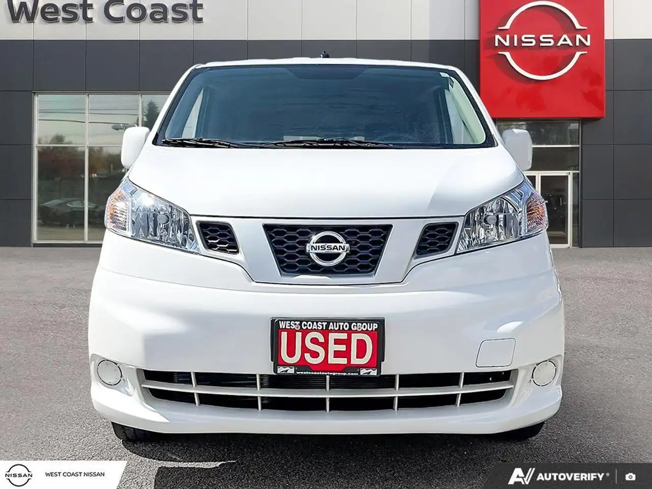 Nissan NV200 снимка Nissan NV200