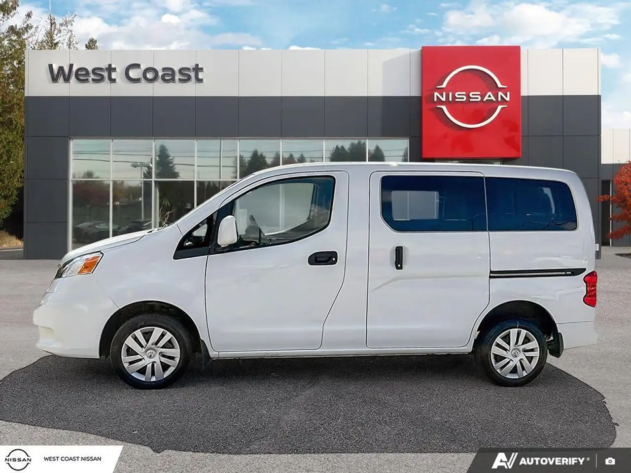 Nissan NV200 снимка Nissan NV200