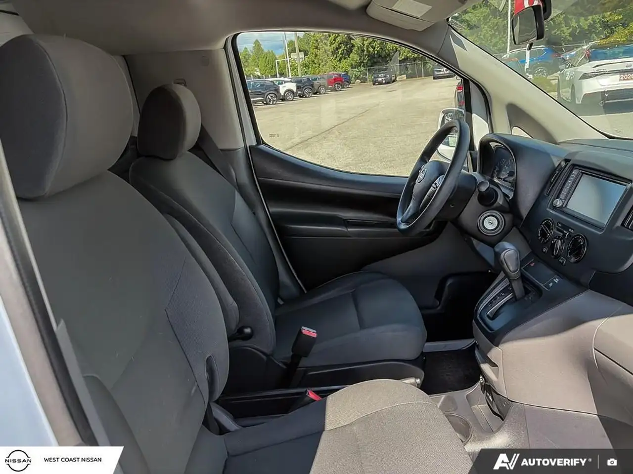 Nissan NV200 снимка Nissan NV200
