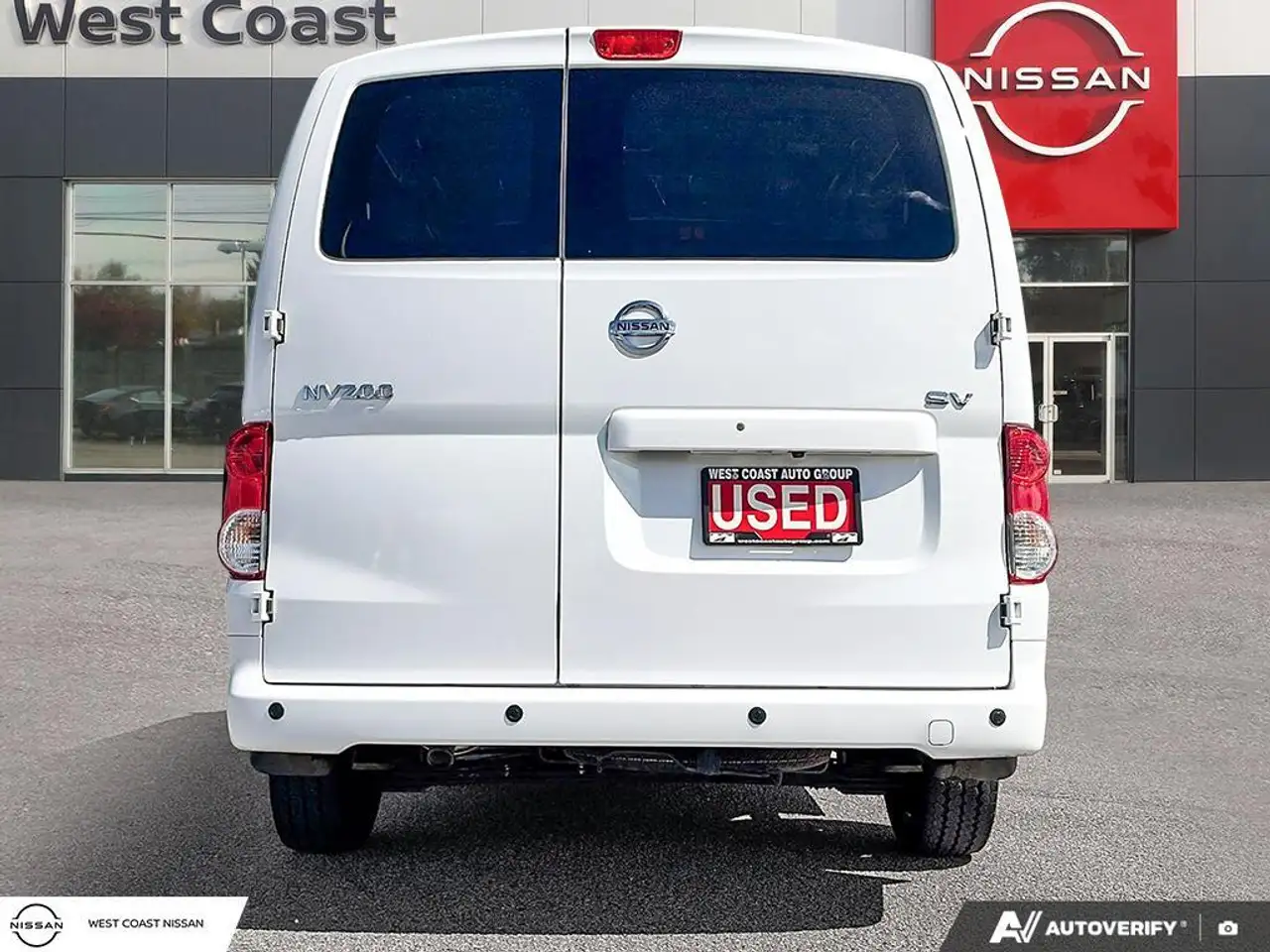 Nissan NV200 снимка Nissan NV200