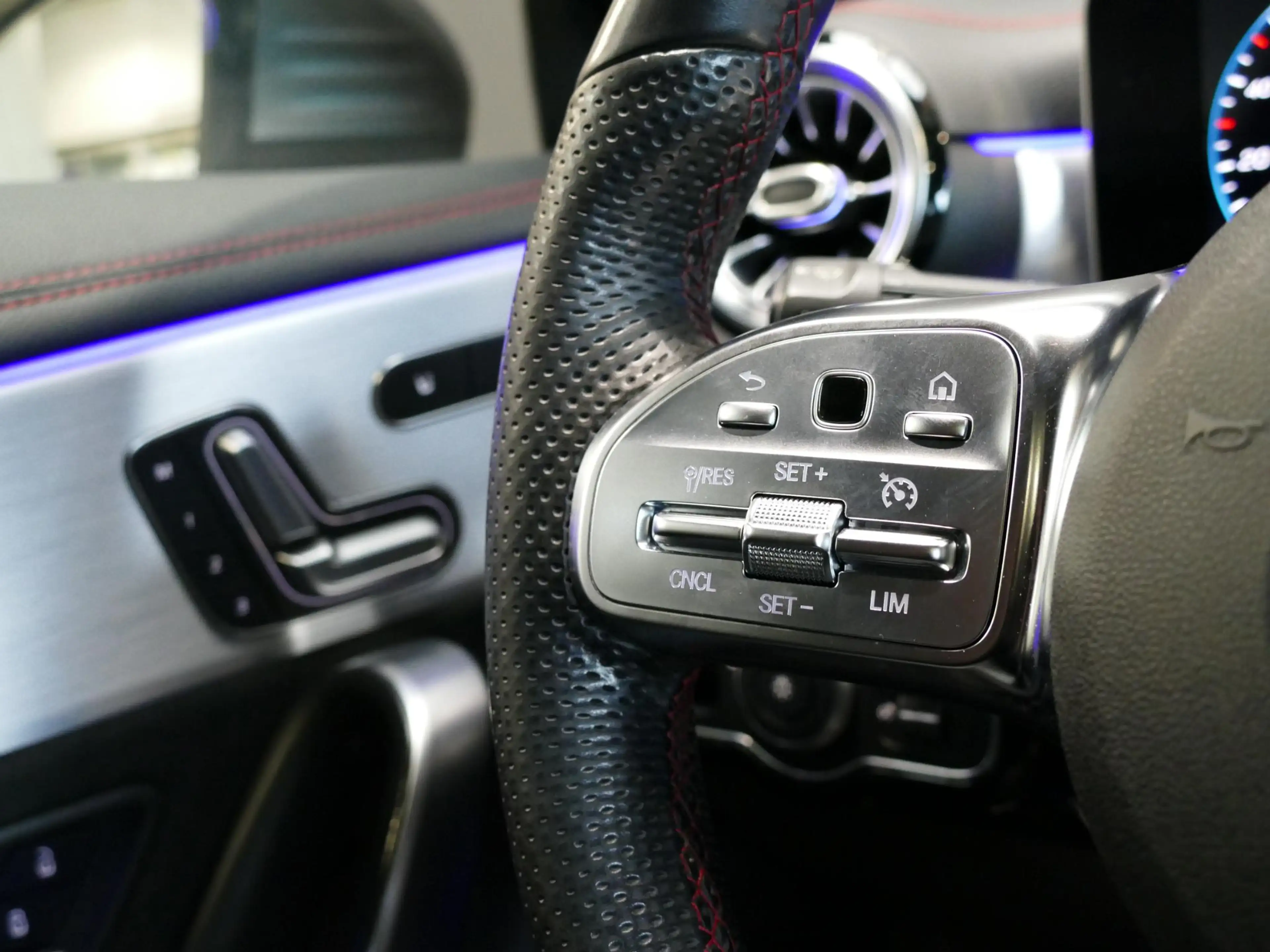Mercedes-Benz CLA 220 220d Shooting Brake AMG Line DOS 8153 — photo 12