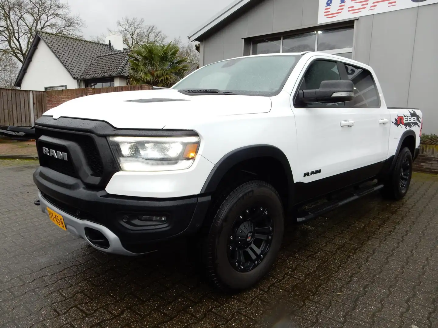 Dodge RAM 1500 5.7 V8 4x4 Crew Cab Rebel 4X4 LPG Weiß - 2