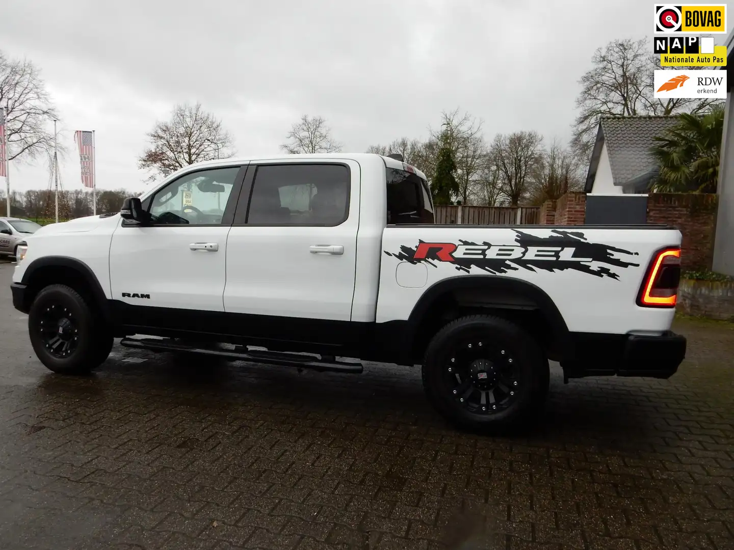Dodge RAM 1500 5.7 V8 4x4 Crew Cab Rebel 4X4 LPG Weiß - 1