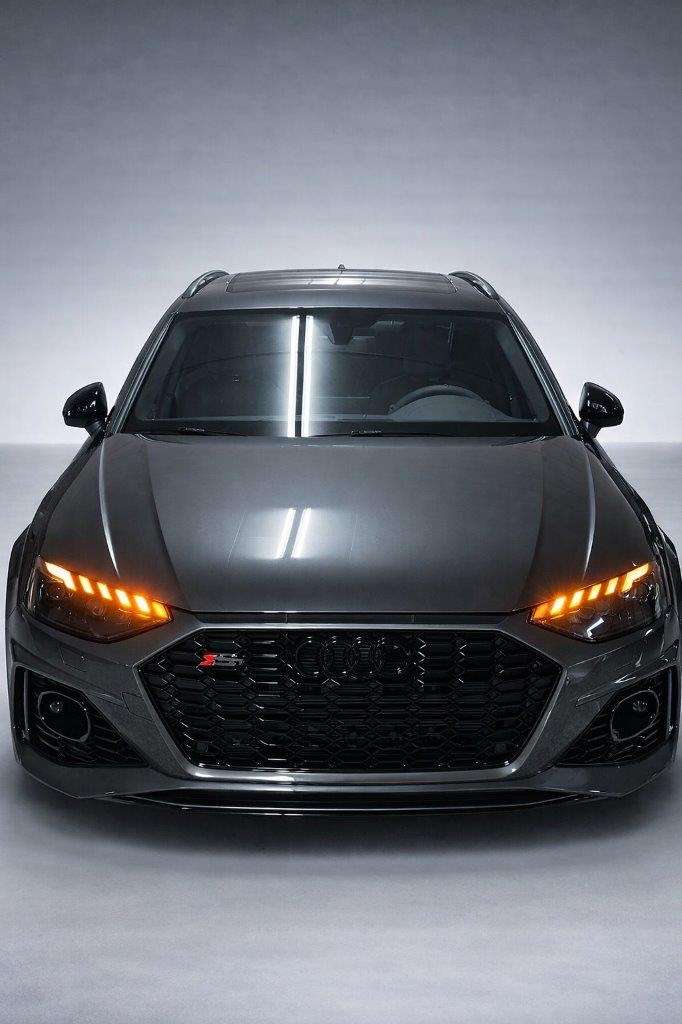 Audi RS4 Avant TFSI Competition plus quattro tiptronic - foto 1