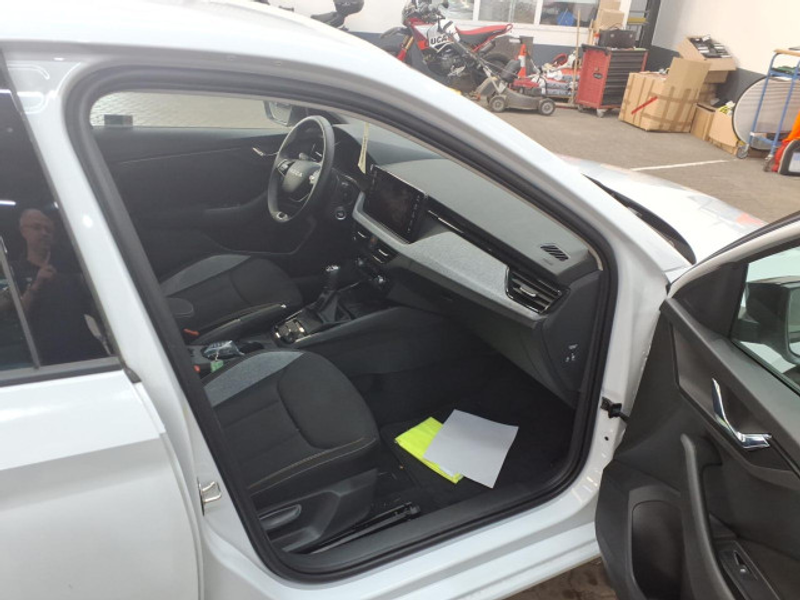 Skoda Scala Tour 1.5TSI 6-Gang LED Navi RFK PDC SHZ — photo 5