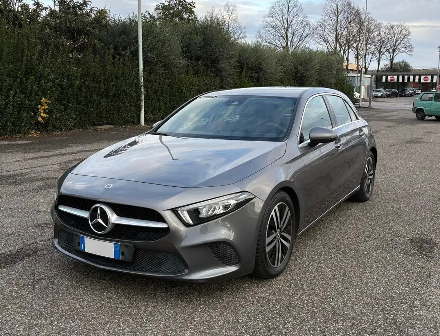 Mercedes-Benz 180 A 180 D AUTOMATIC SPORT Grau - 1