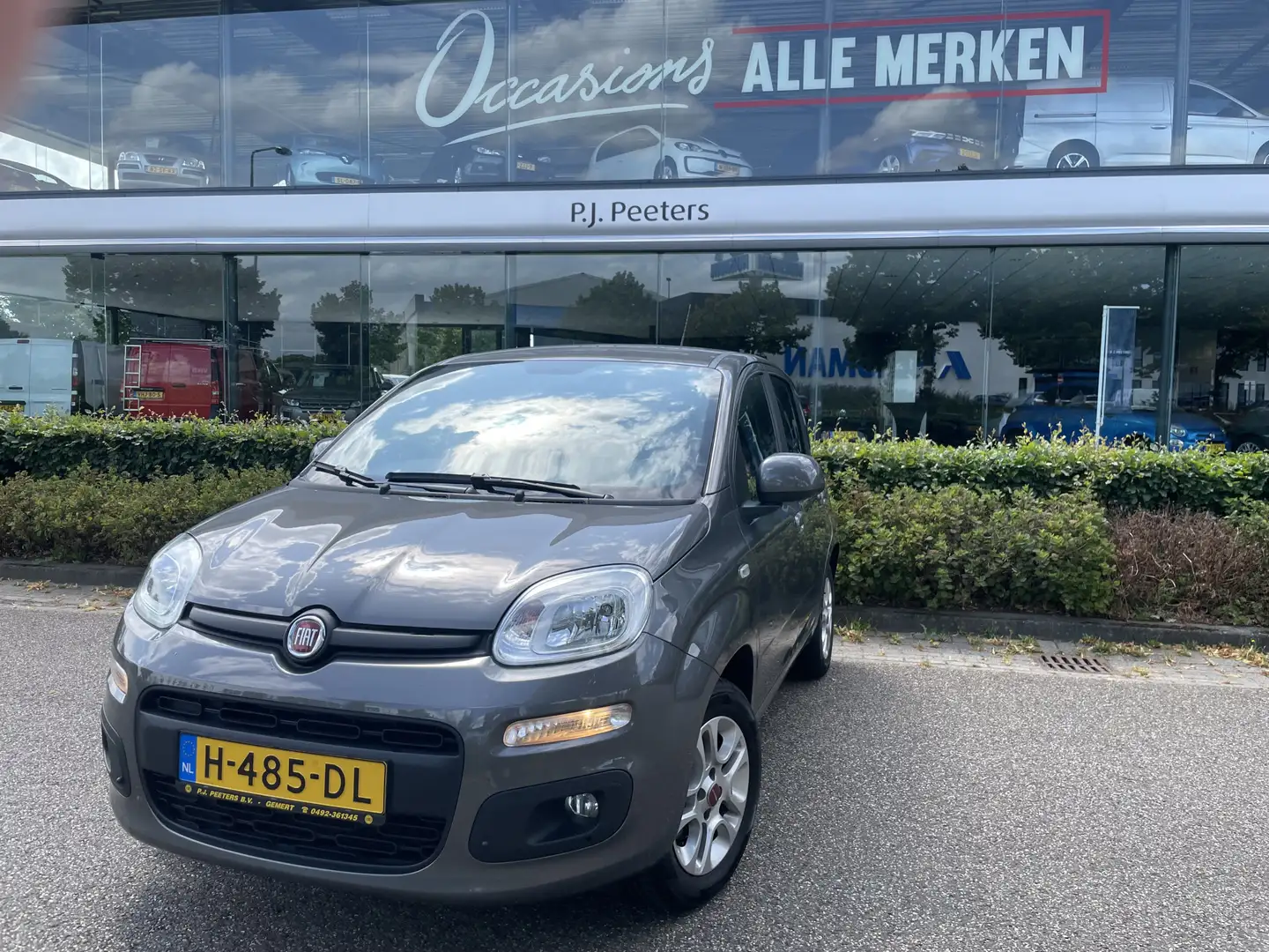 Fiat Panda 1.2 Lounge  5 zit plaatsen Gris - 1