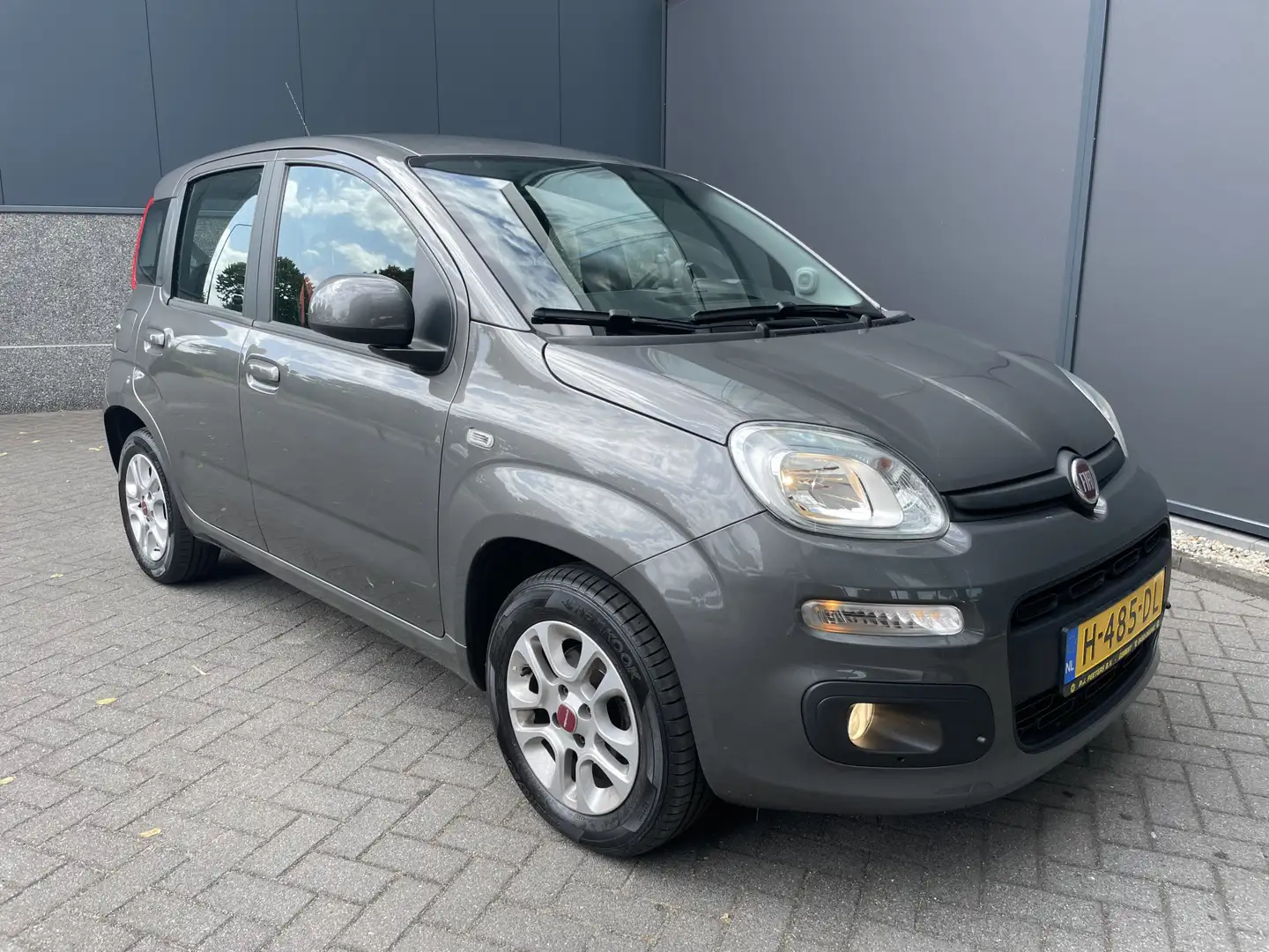 Fiat Panda 1.2 Lounge  5 zit plaatsen Grijs - 2