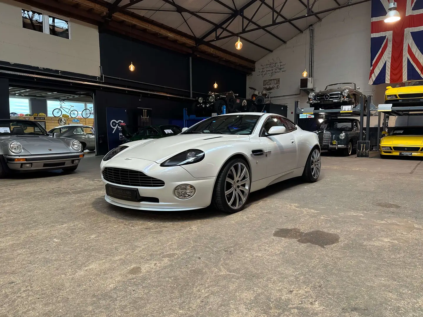 Aston Martin Vanquish S Blanc - 1