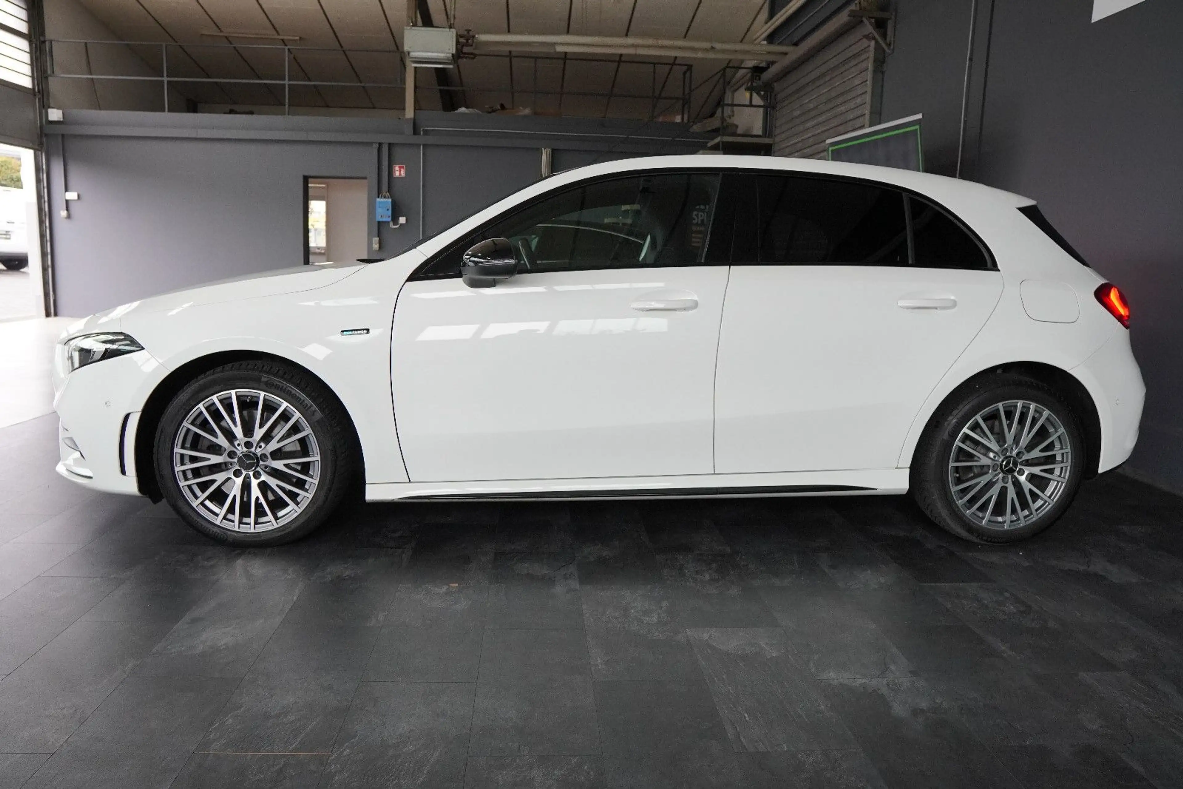 Mercedes-Benz A 250 e Edition 2020*LED*2xAMG*RFK* MBUX*SHZ* — photo 4