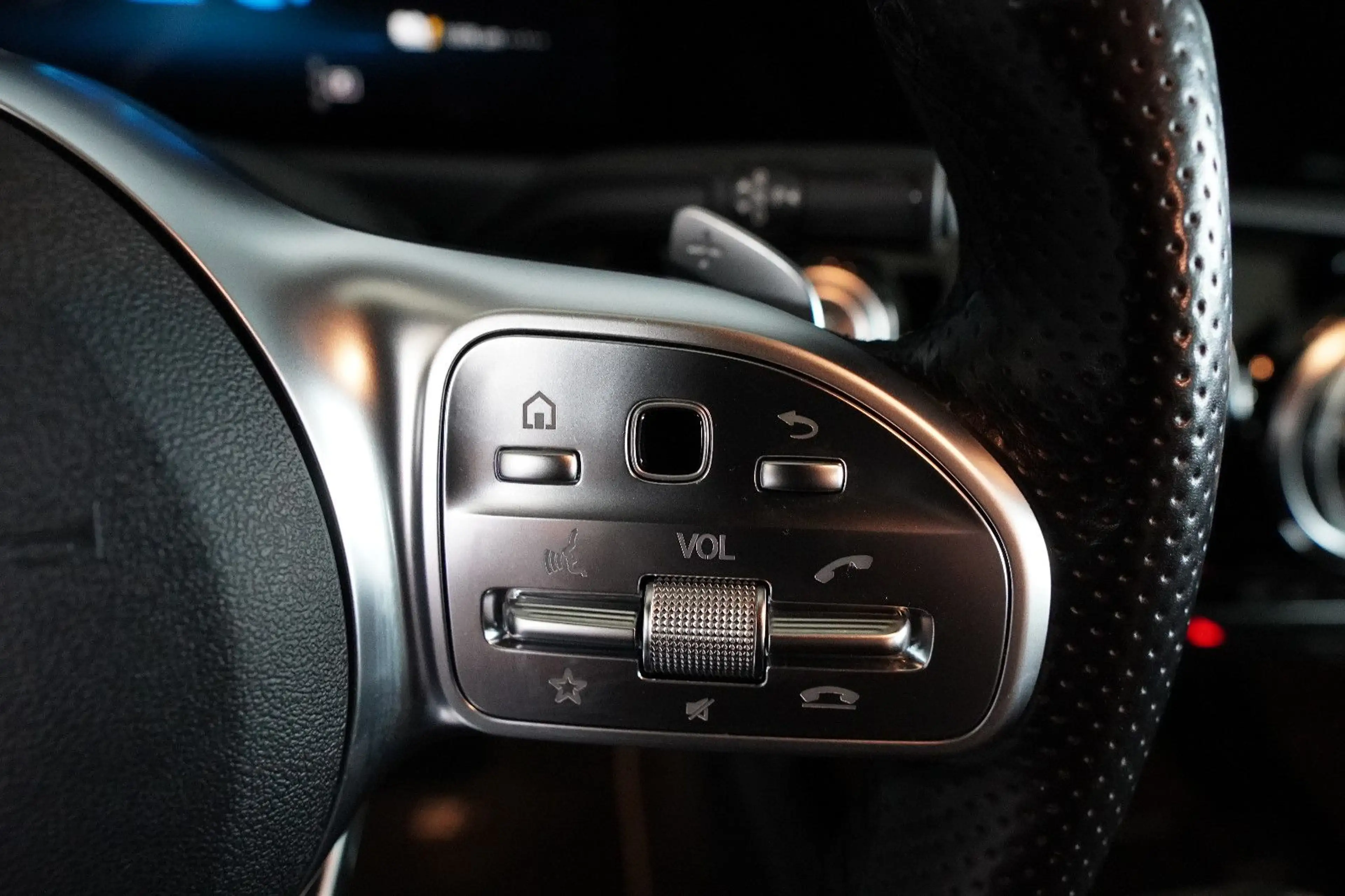 Mercedes-Benz A 250 e Edition 2020*LED*2xAMG*RFK* MBUX*SHZ* — photo 15