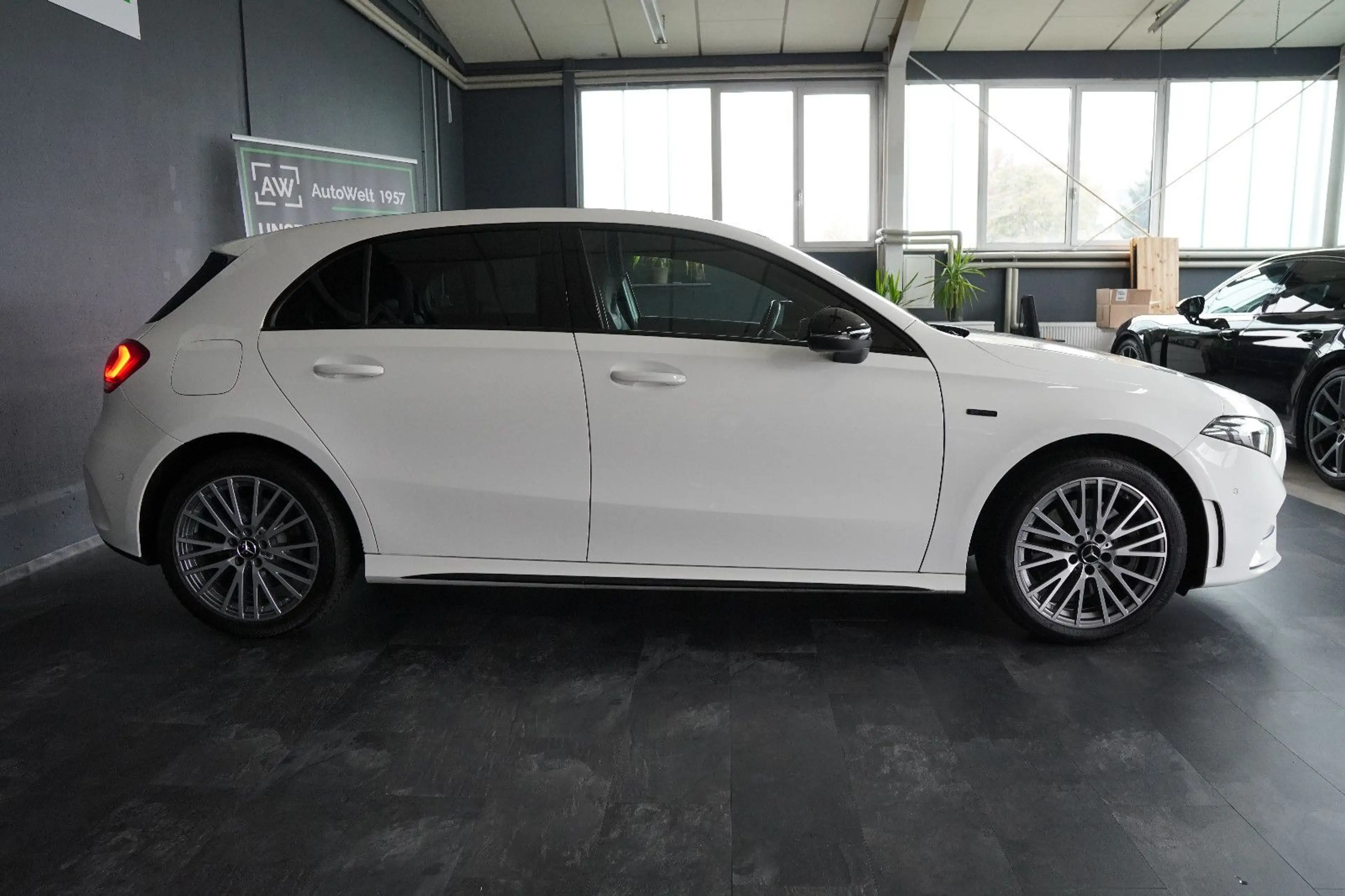 Mercedes-Benz A 250 e Edition 2020*LED*2xAMG*RFK* MBUX*SHZ* — photo 5