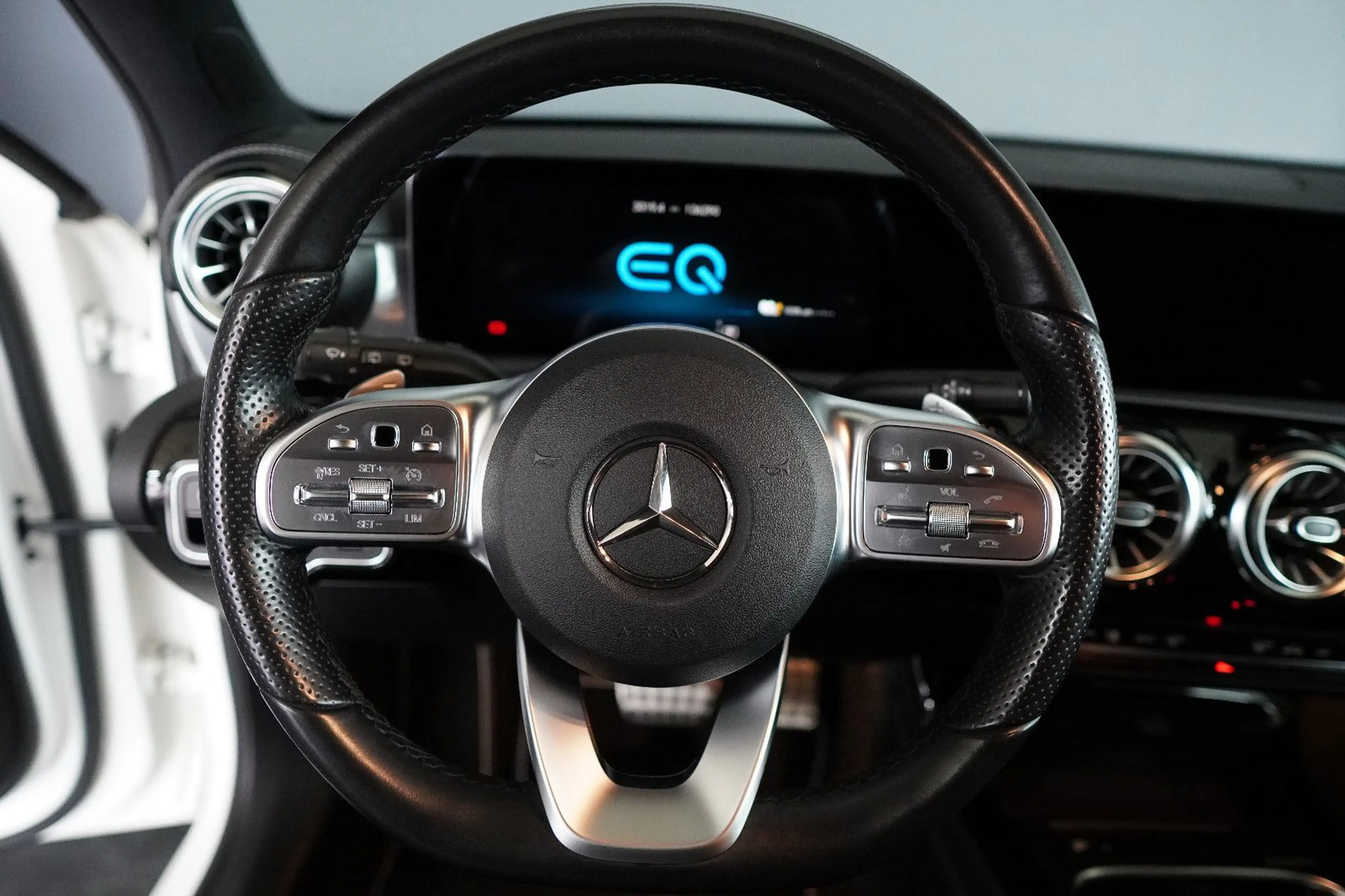Mercedes-Benz A 250 e Edition 2020*LED*2xAMG*RFK* MBUX*SHZ* — photo 13